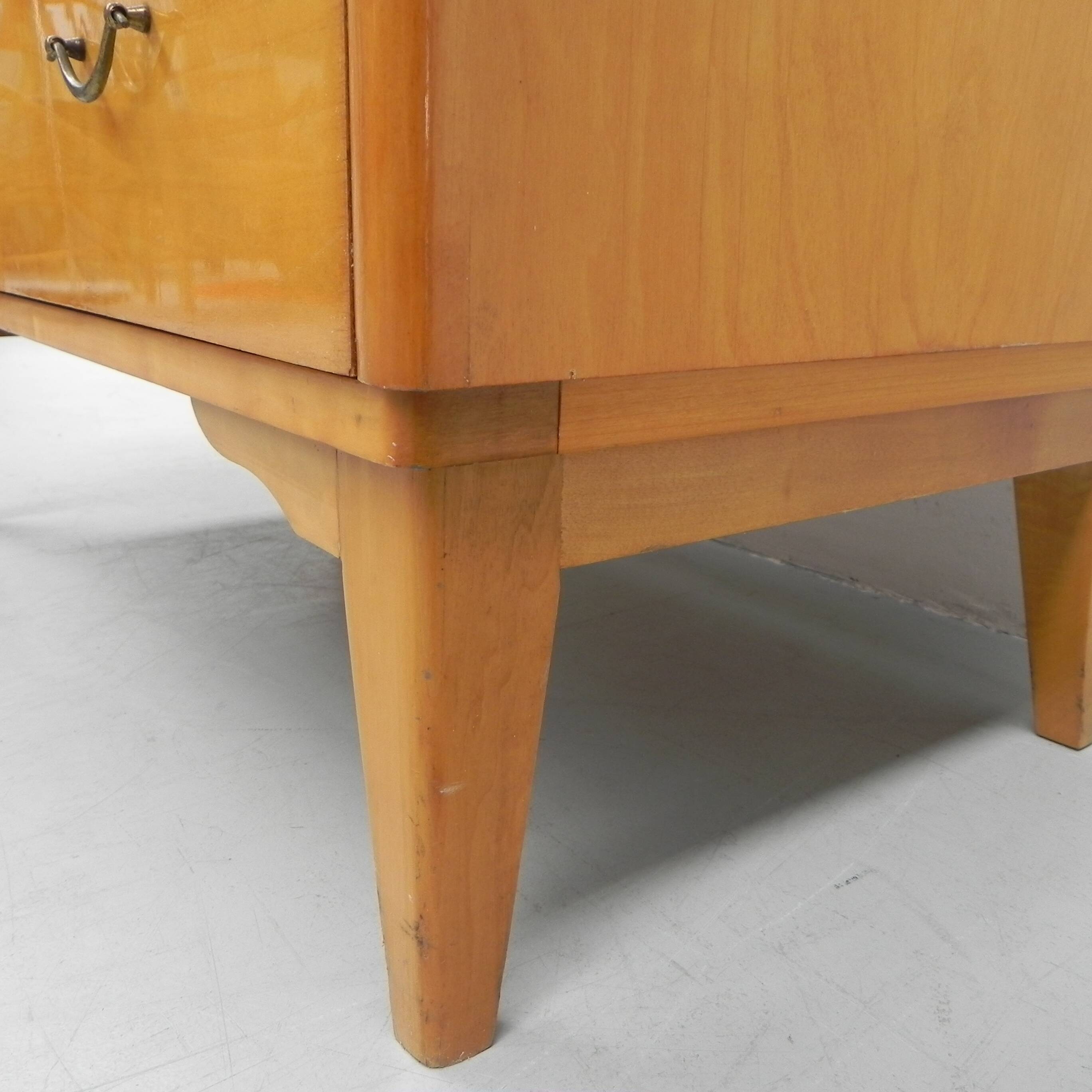 Vintage chest of drawers with 3 drawers