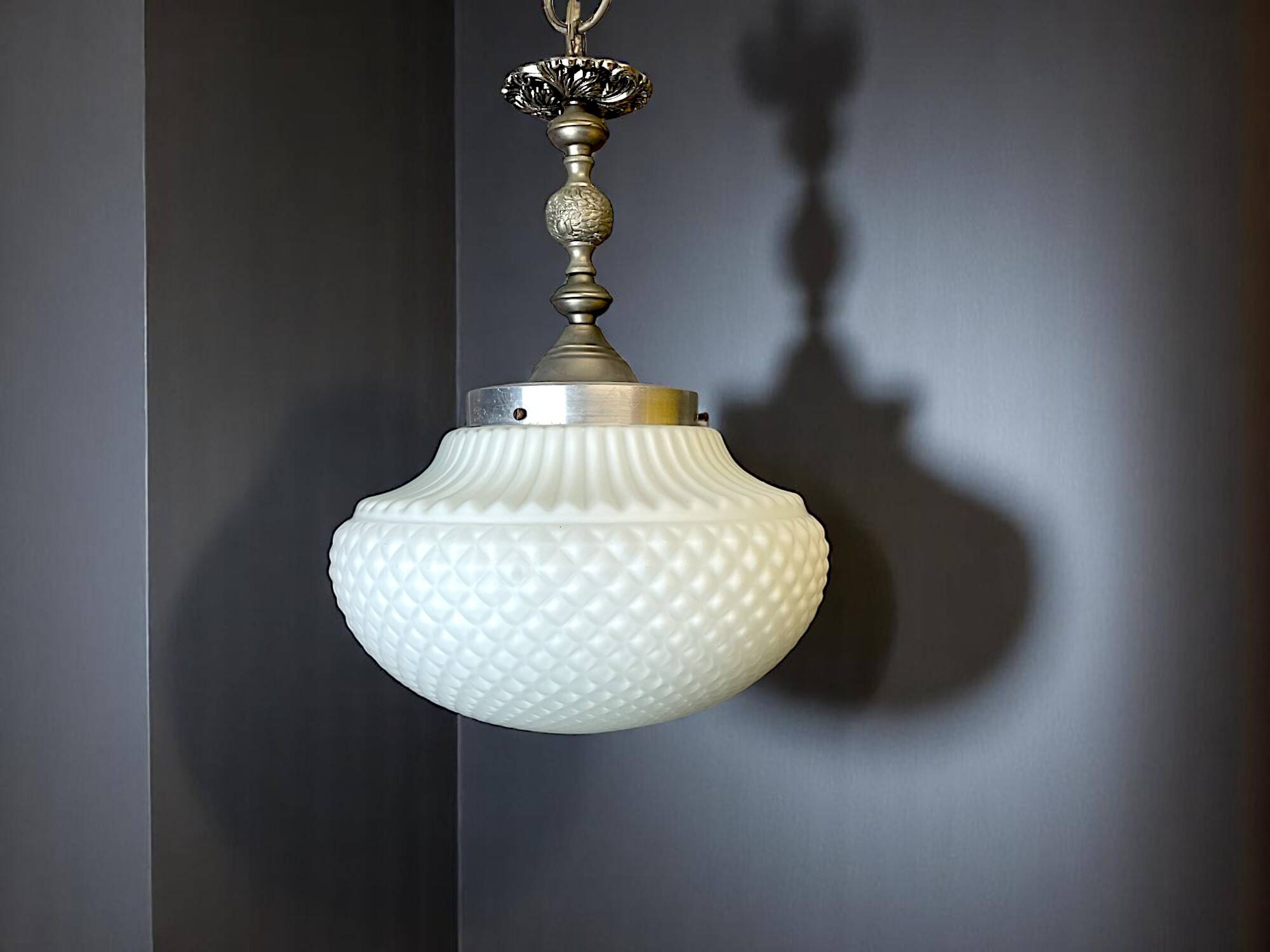 Lustre en verre opalin blanc