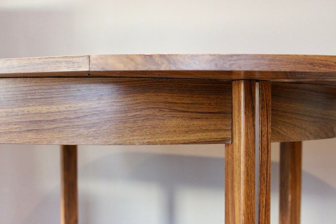 able to eat vintage round in formica imitation teak, with hidden extension, Scandinavian style