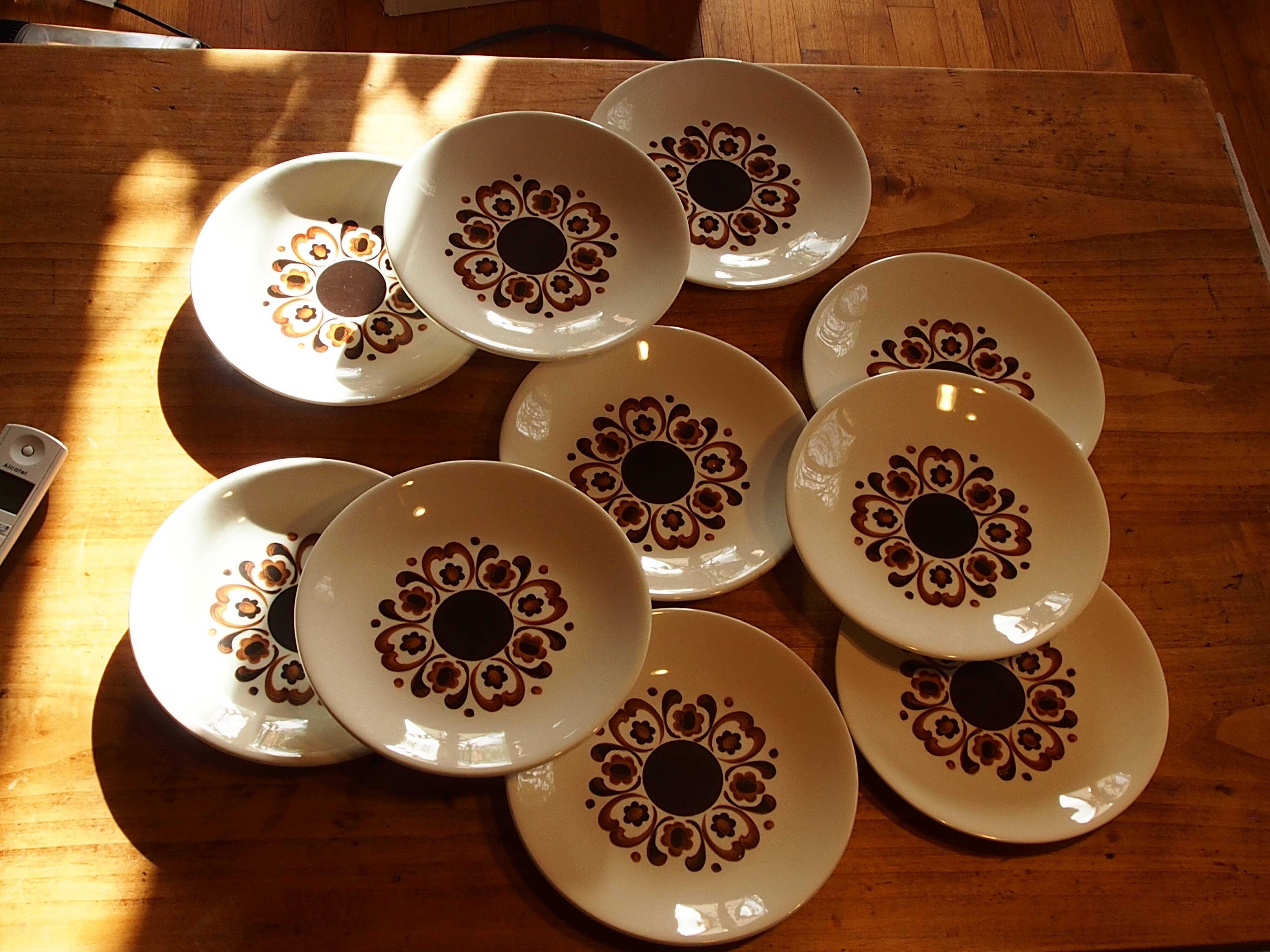 Lot of 10 vintage flat plates from the GIEN factory