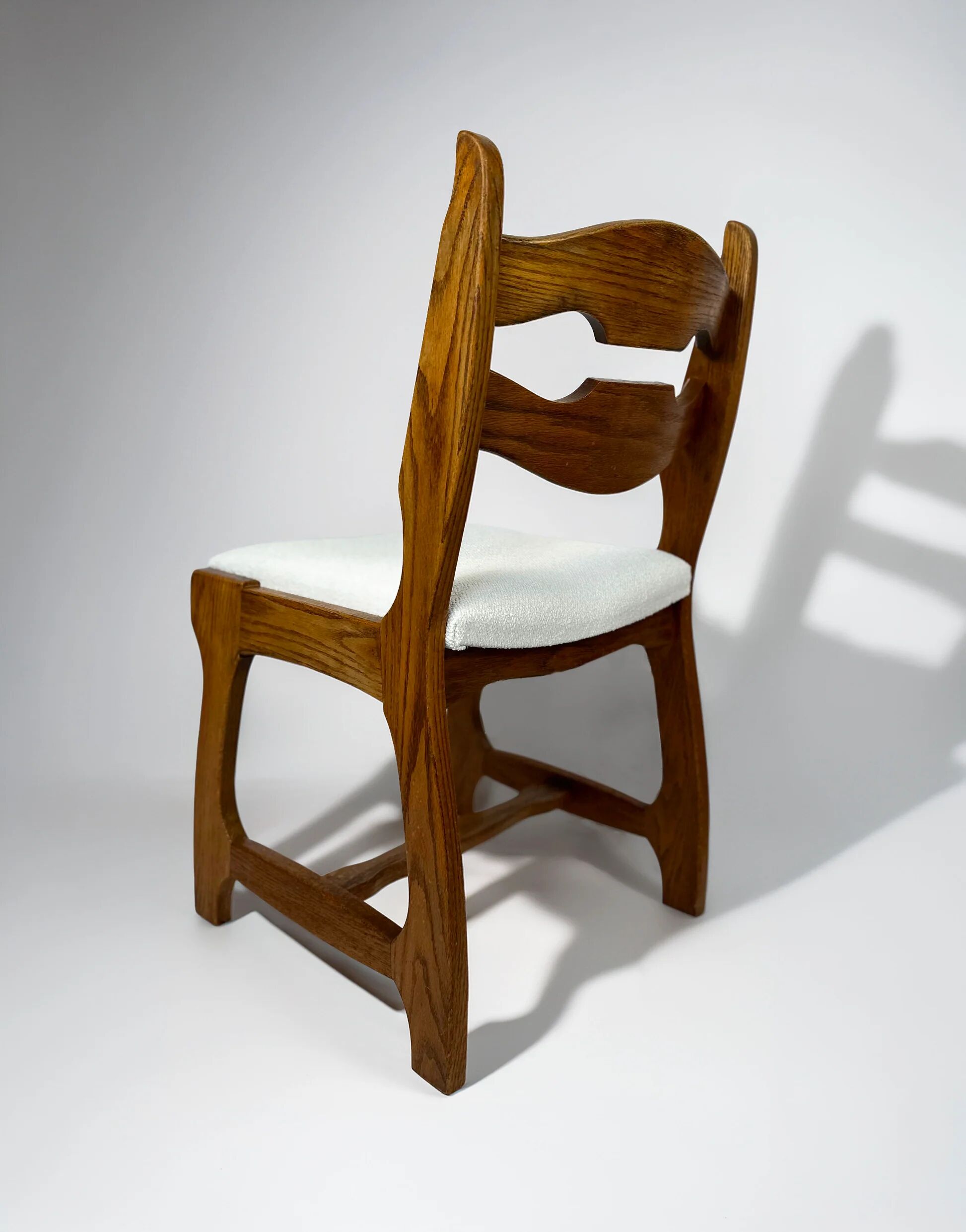 Set of 6 Belgian brutalist oak dining chairs, 1970s.