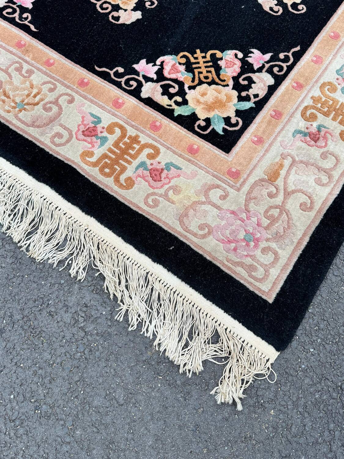Superb vintage Chinese rug in black wool. Beijing, circa 1950