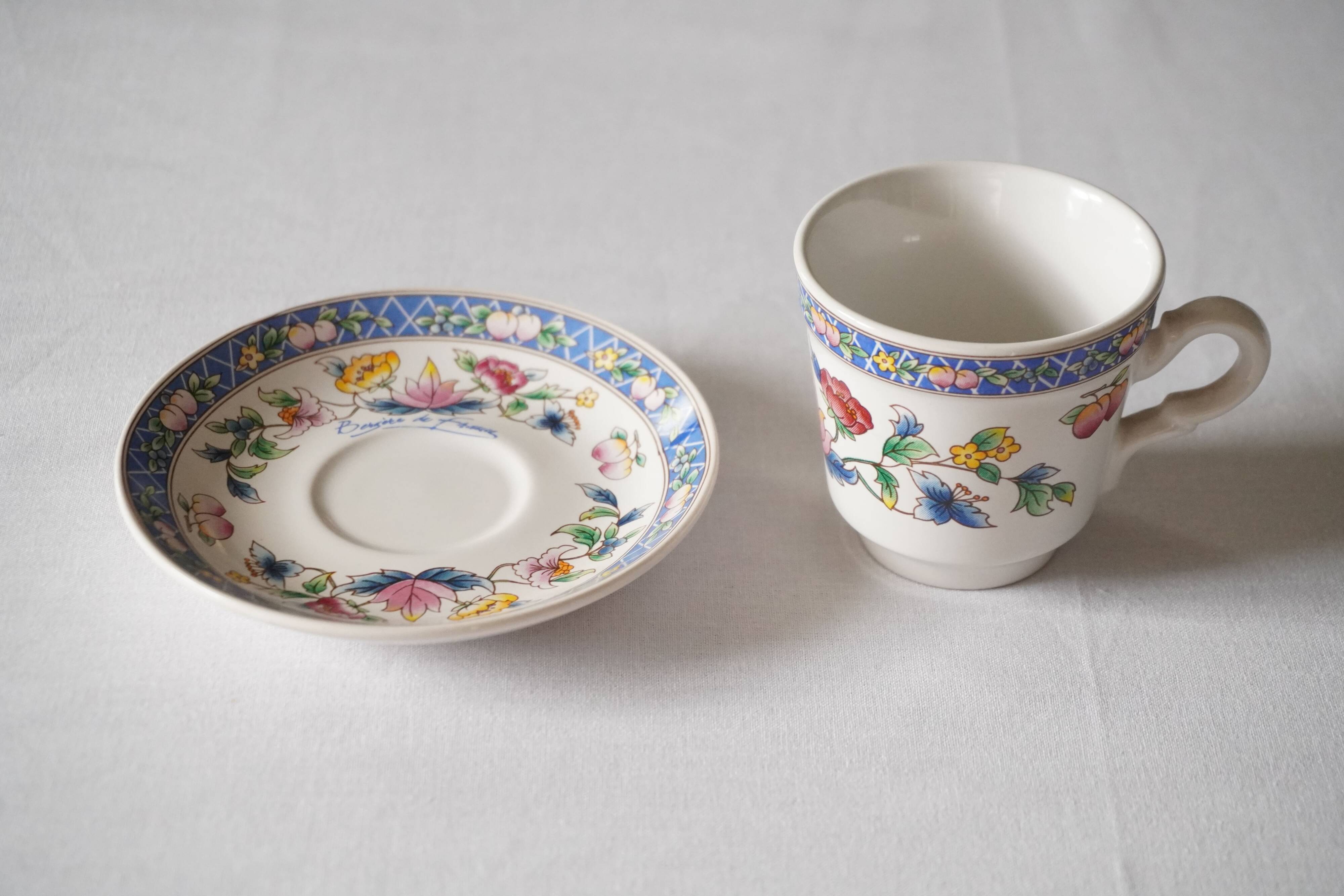 Set of 2 porcelain coffee cups with floral decoration "Bergère de France"