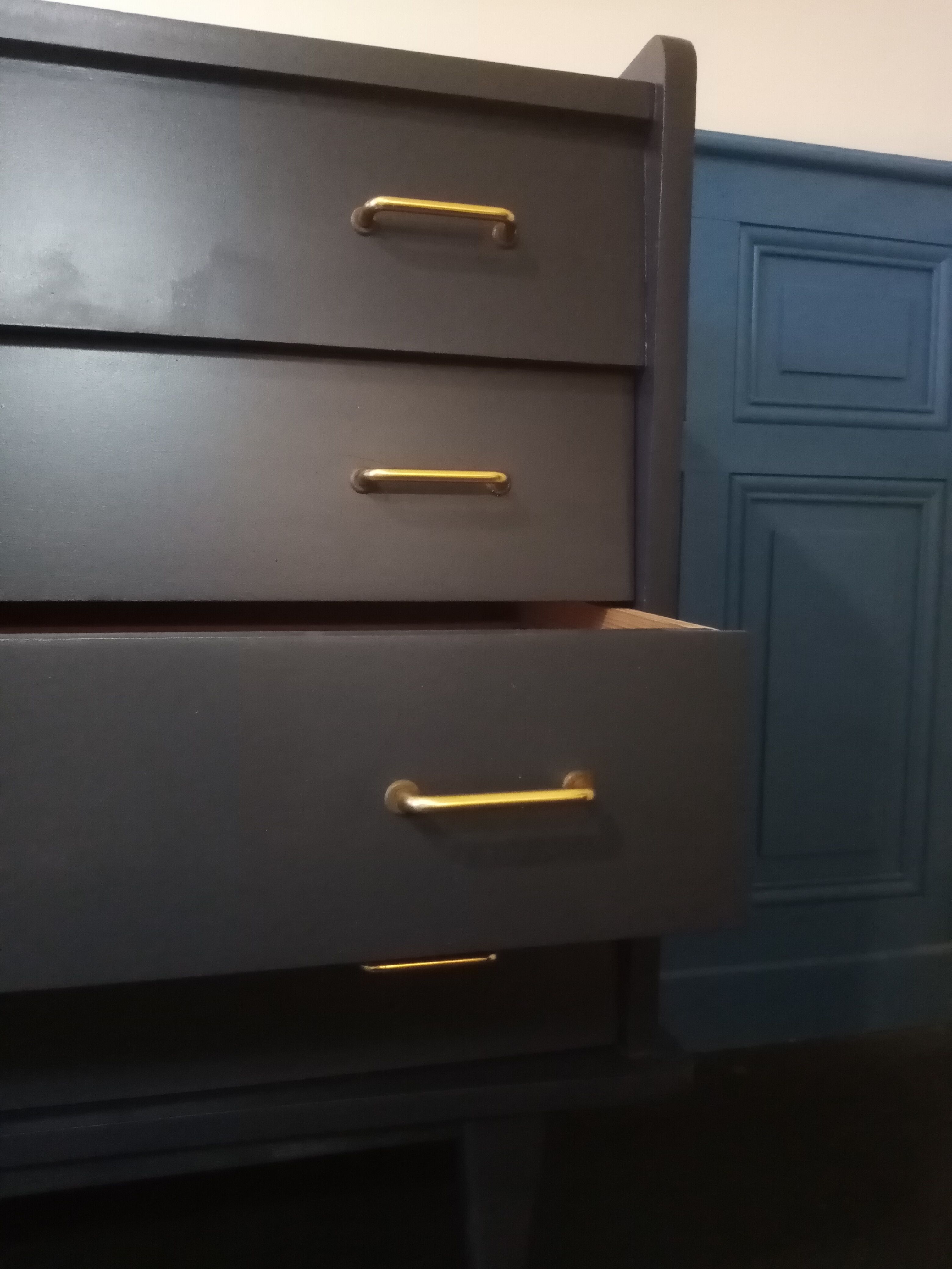 Vintage chest of drawers