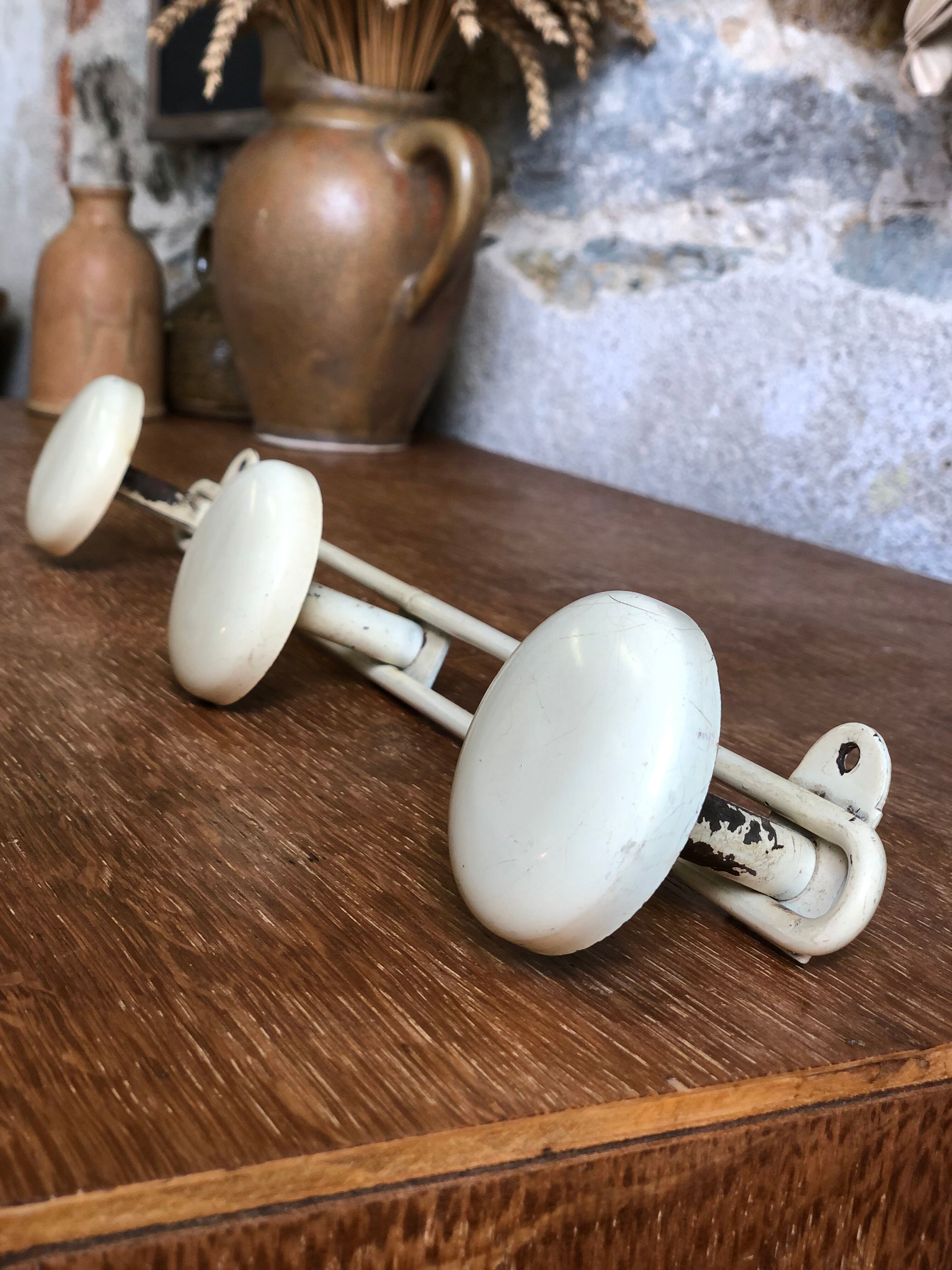 Patère, vintage beige metal coat rack