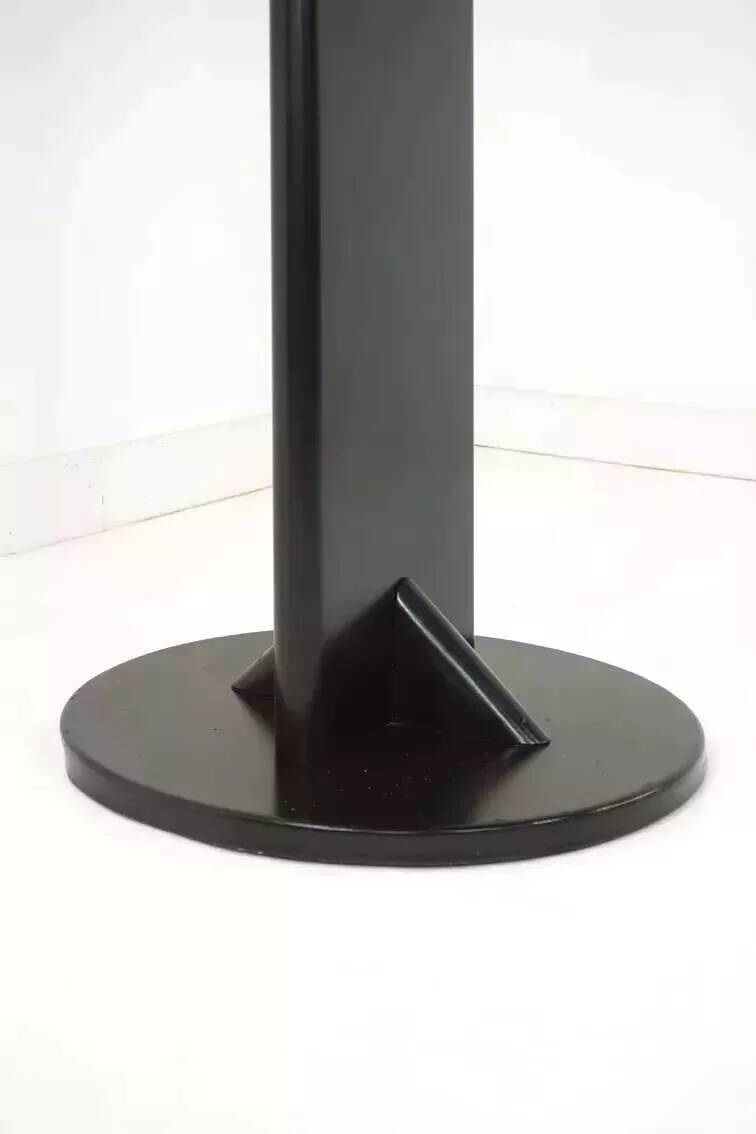 Portemanteau pivotant en bois laqué noir et laiton