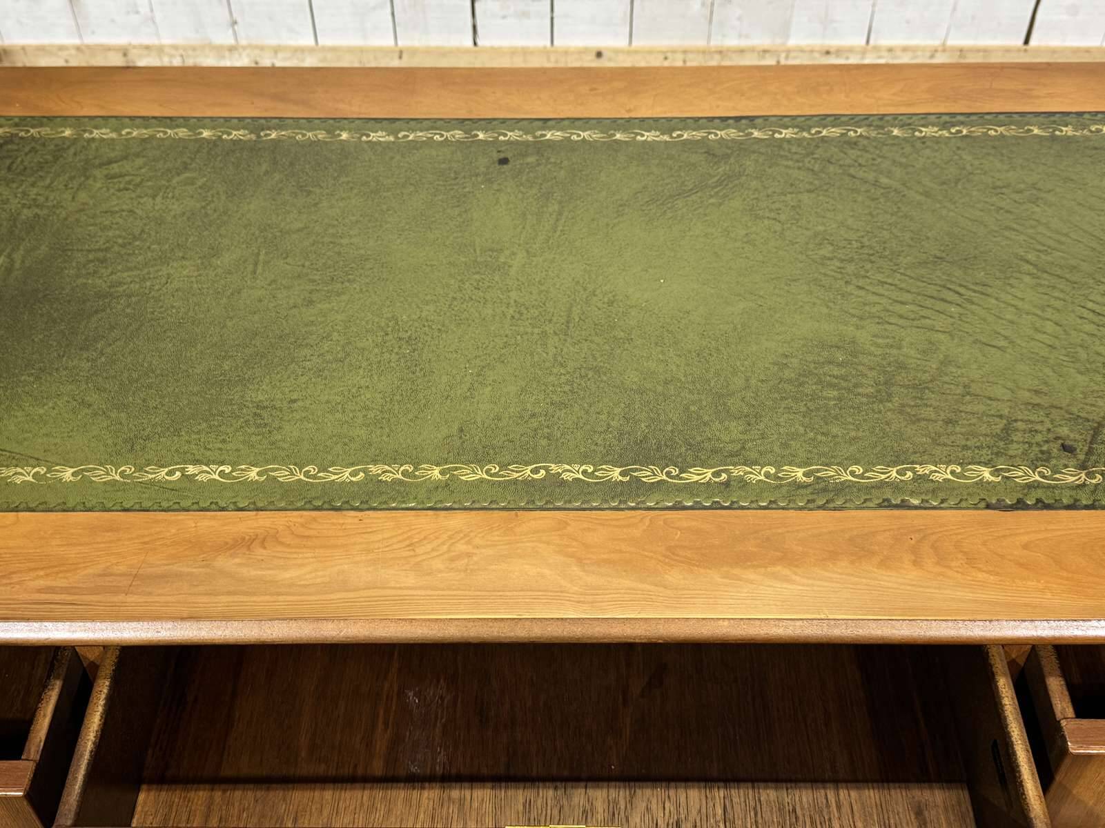 English flat desk with drawers from the 1970s in fir and leather top.