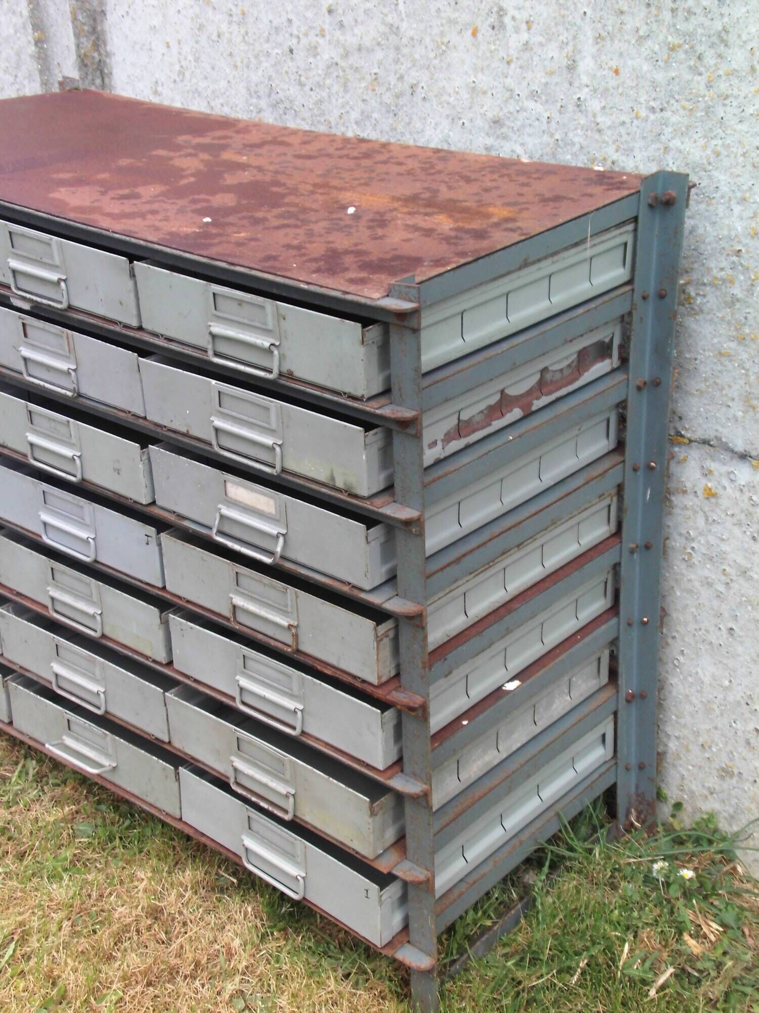 Metal industrial locker with 21 drawers