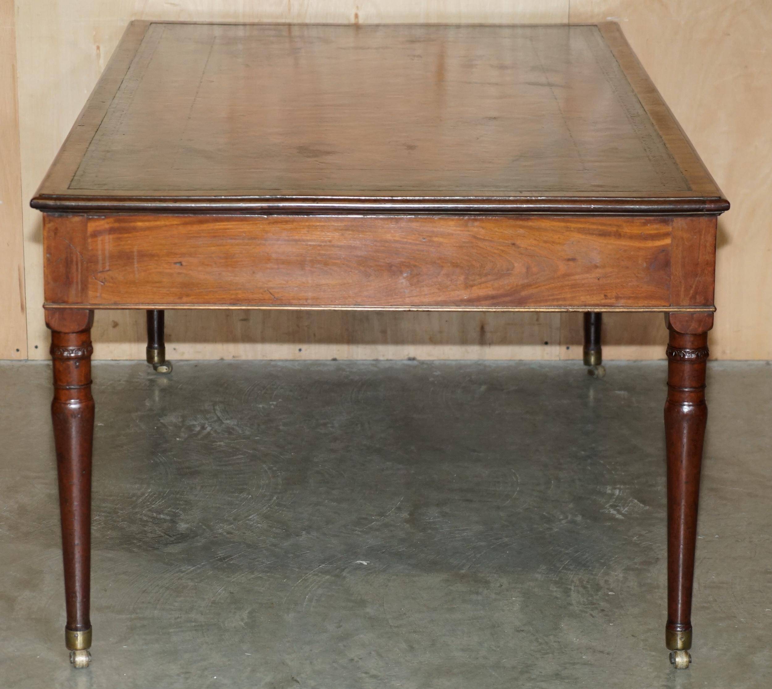 Bureau d'écriture géorgien irlandais antique restauré 1780 cuir
