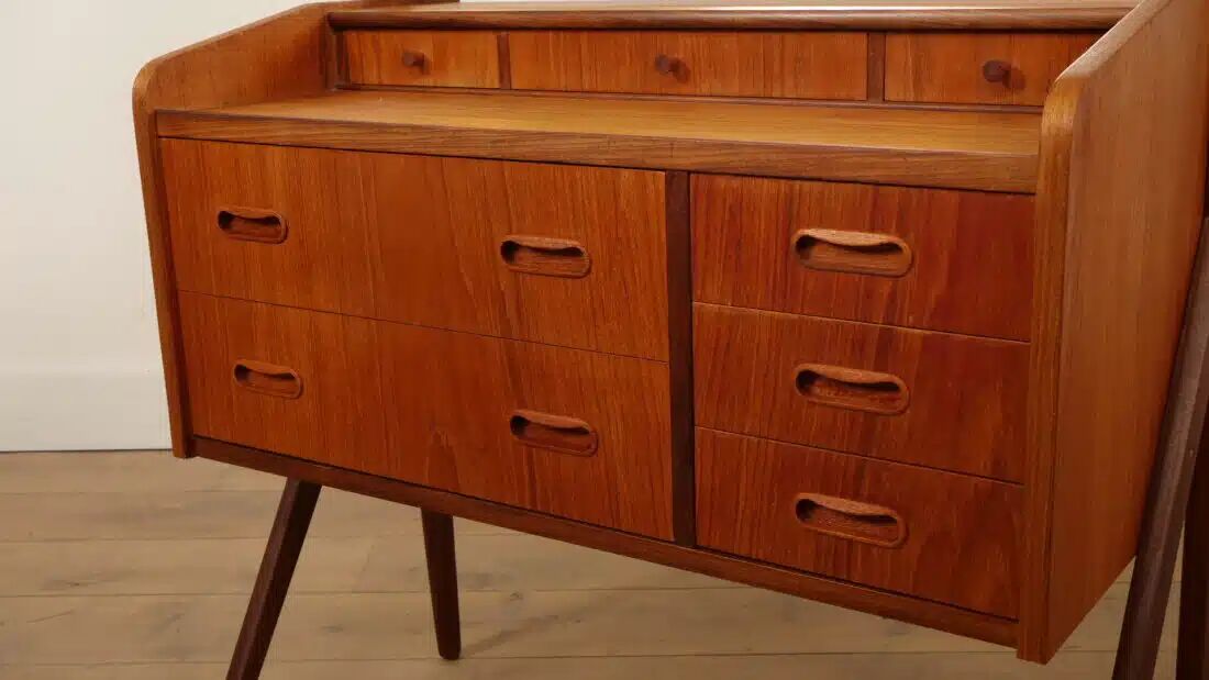 Vintage dressing table | Danish design | Teak