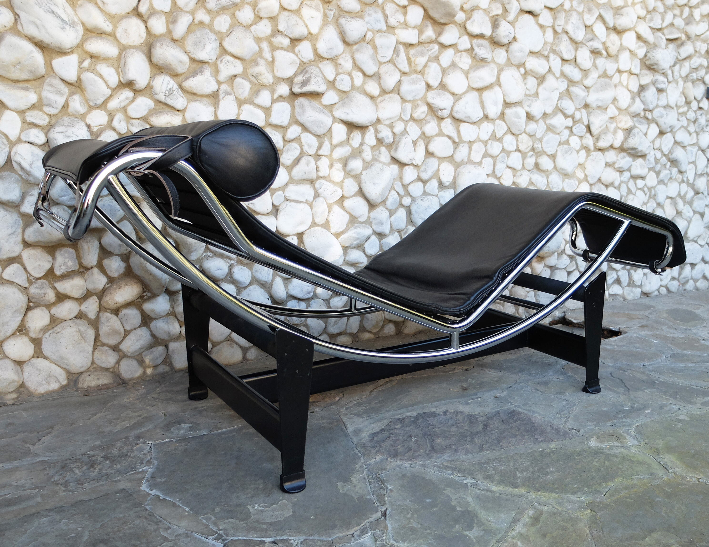 Chaise-longue LC4 par Le Corbusier Perriand Jeanneret pour Cassina