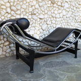 Chaise-longue LC4 par Le Corbusier Perriand Jeanneret pour Cassina