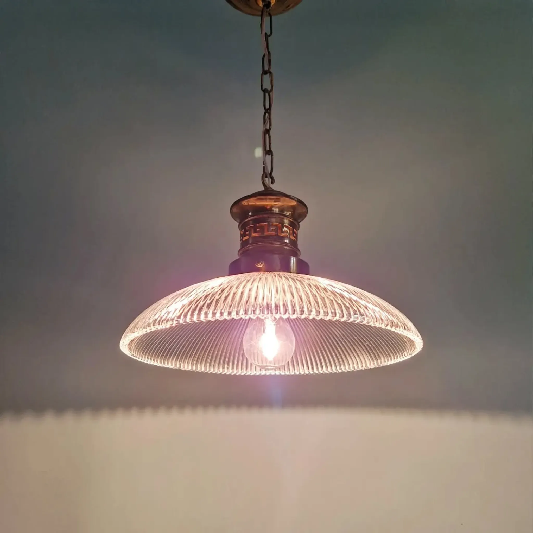 Art Deco glass pendant light with ribbed transparent design, 1920-30.