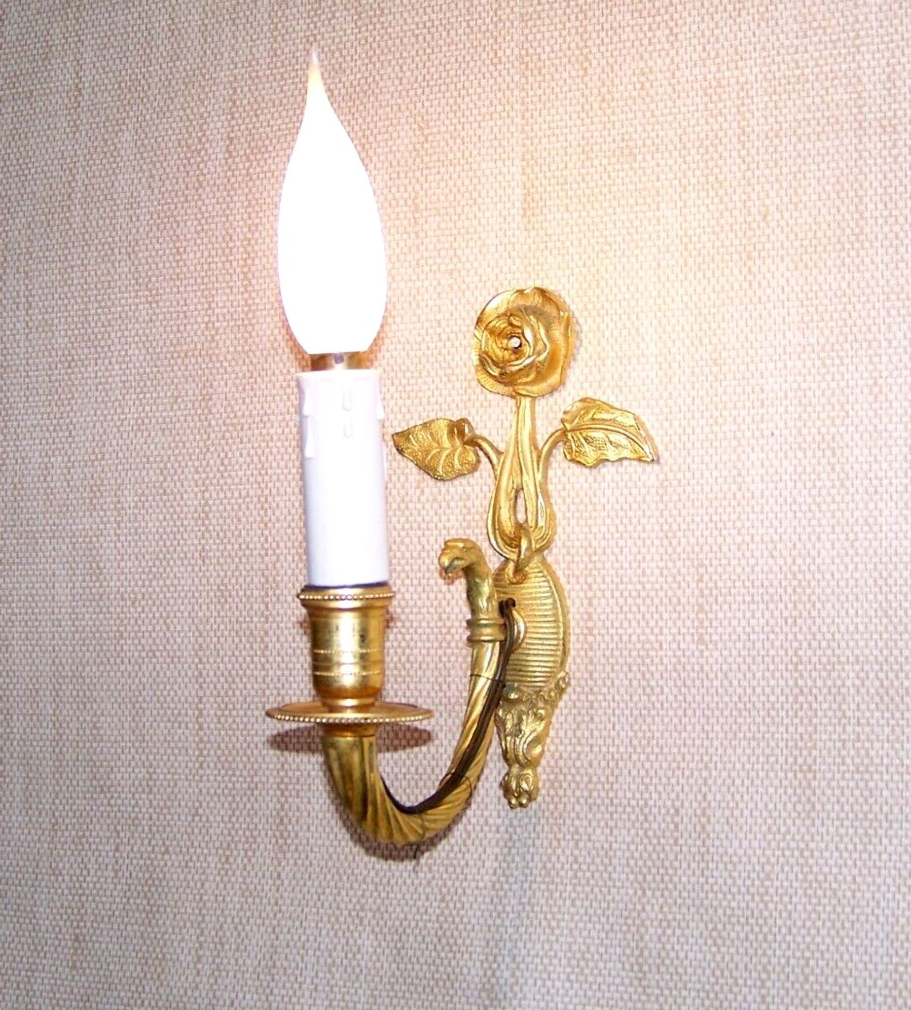 Simple wall sconce in classic Empire style made of vintage French cast brass 4316.