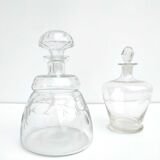 Set of 2 chiseled glass decanters with cap