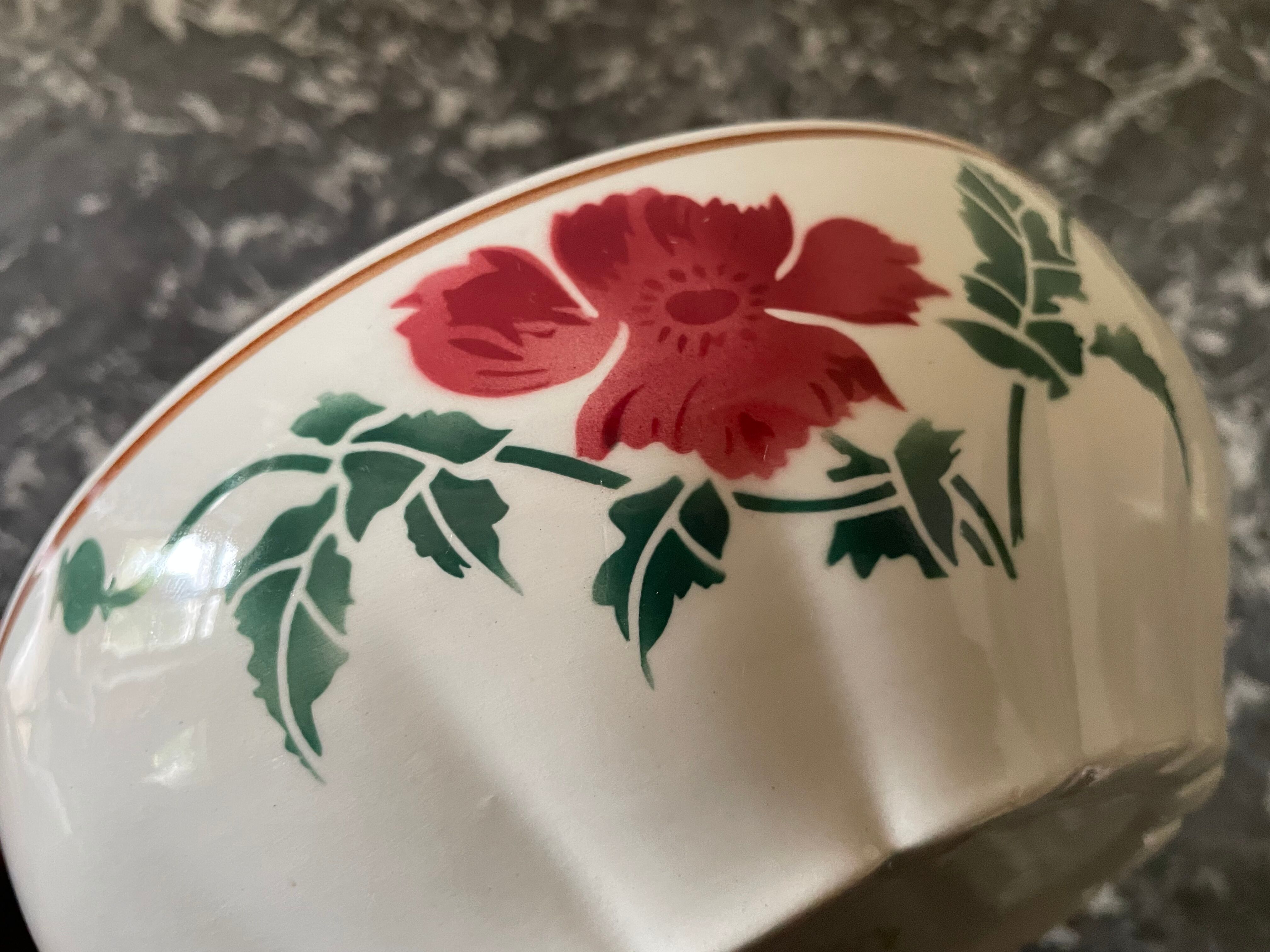 Hollow dish HBCM, Montereau, France" diam 21 cm