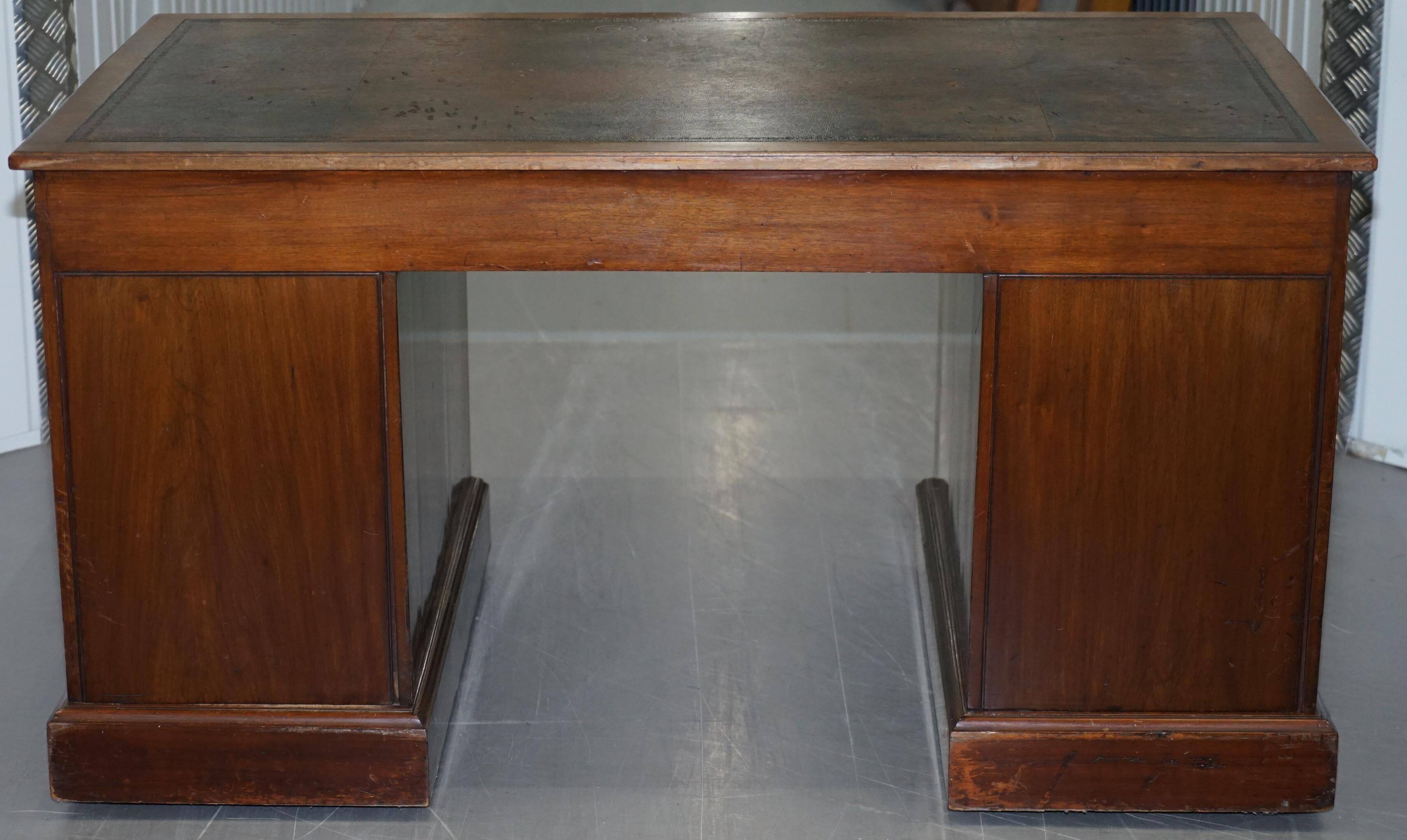 Rare bureau partenaires double caisson Hampton & Son Pall Mall bois dur
