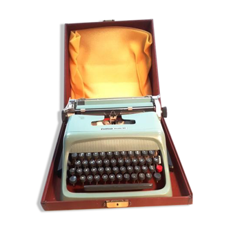 Typewriter Olivetti studio 44 vintage 1952