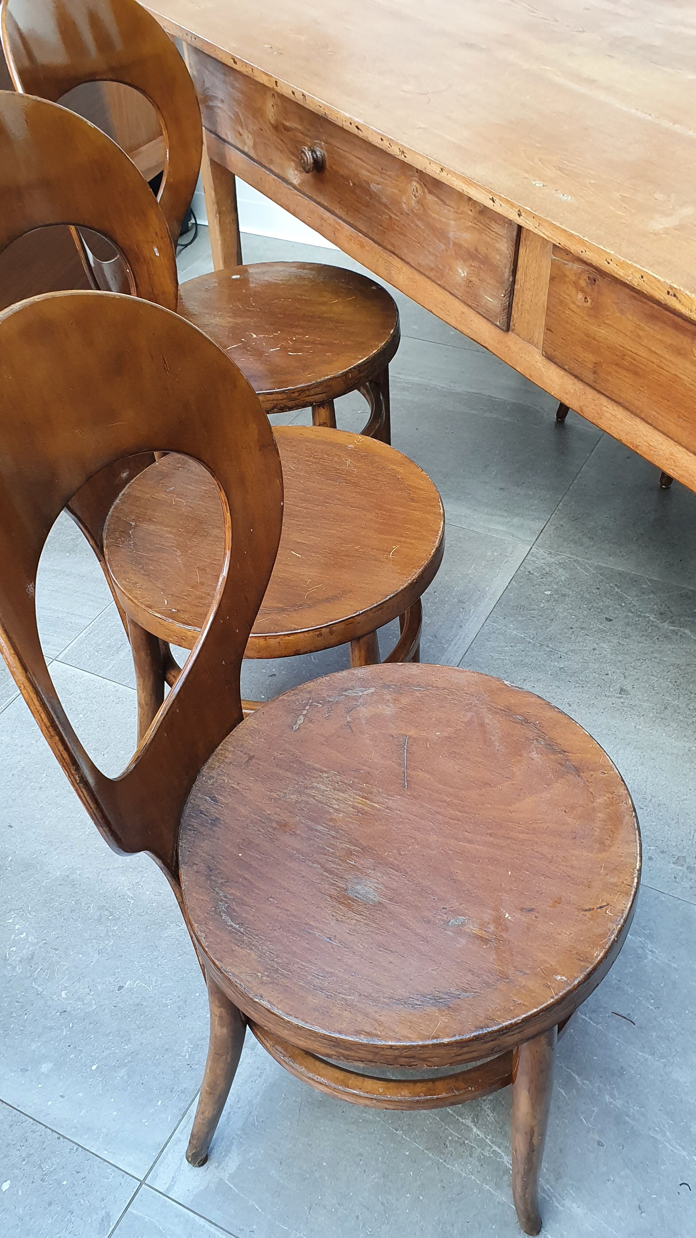 Ensemble table de ferme et 6 chaises Mouettes de Baumann