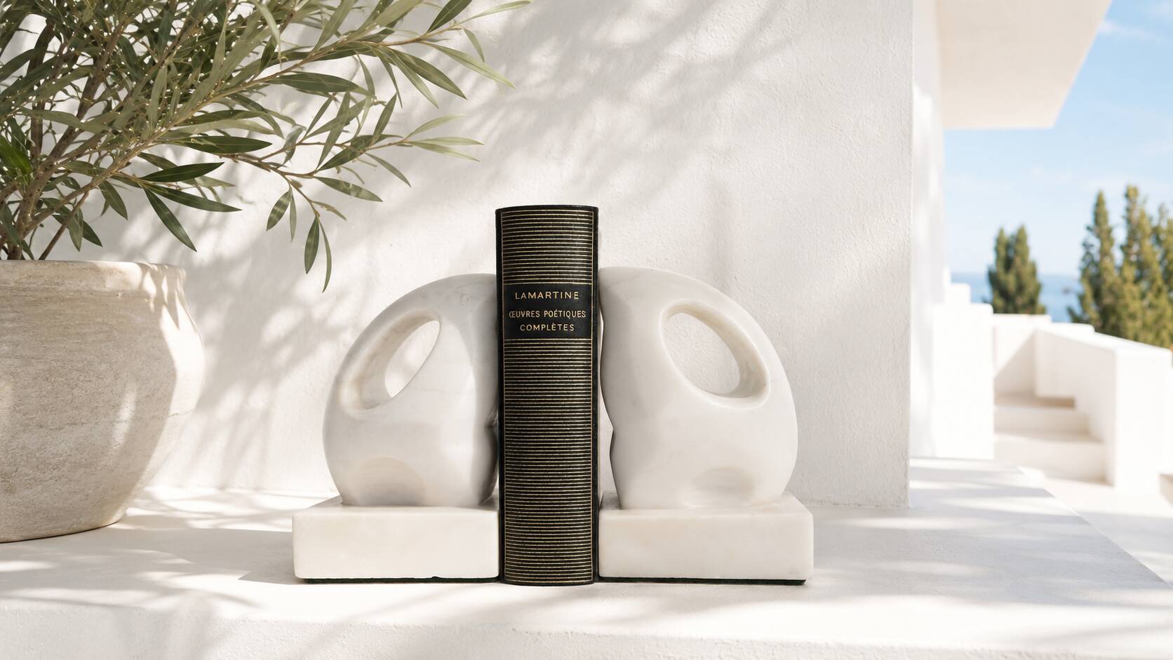 Pair of modernist bookends in white alabaster – 1970s/80s design