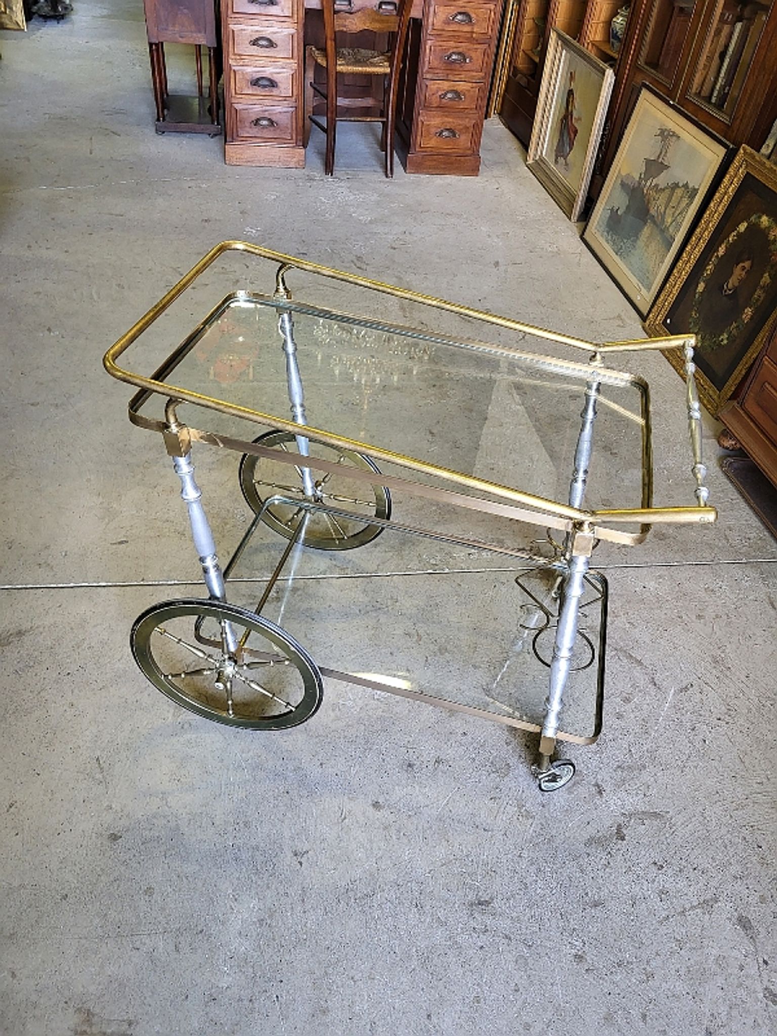 Desserte a roulettes en alu laiton et verre 1960