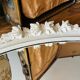 Miroir blanc ancien sculptés de roses bois