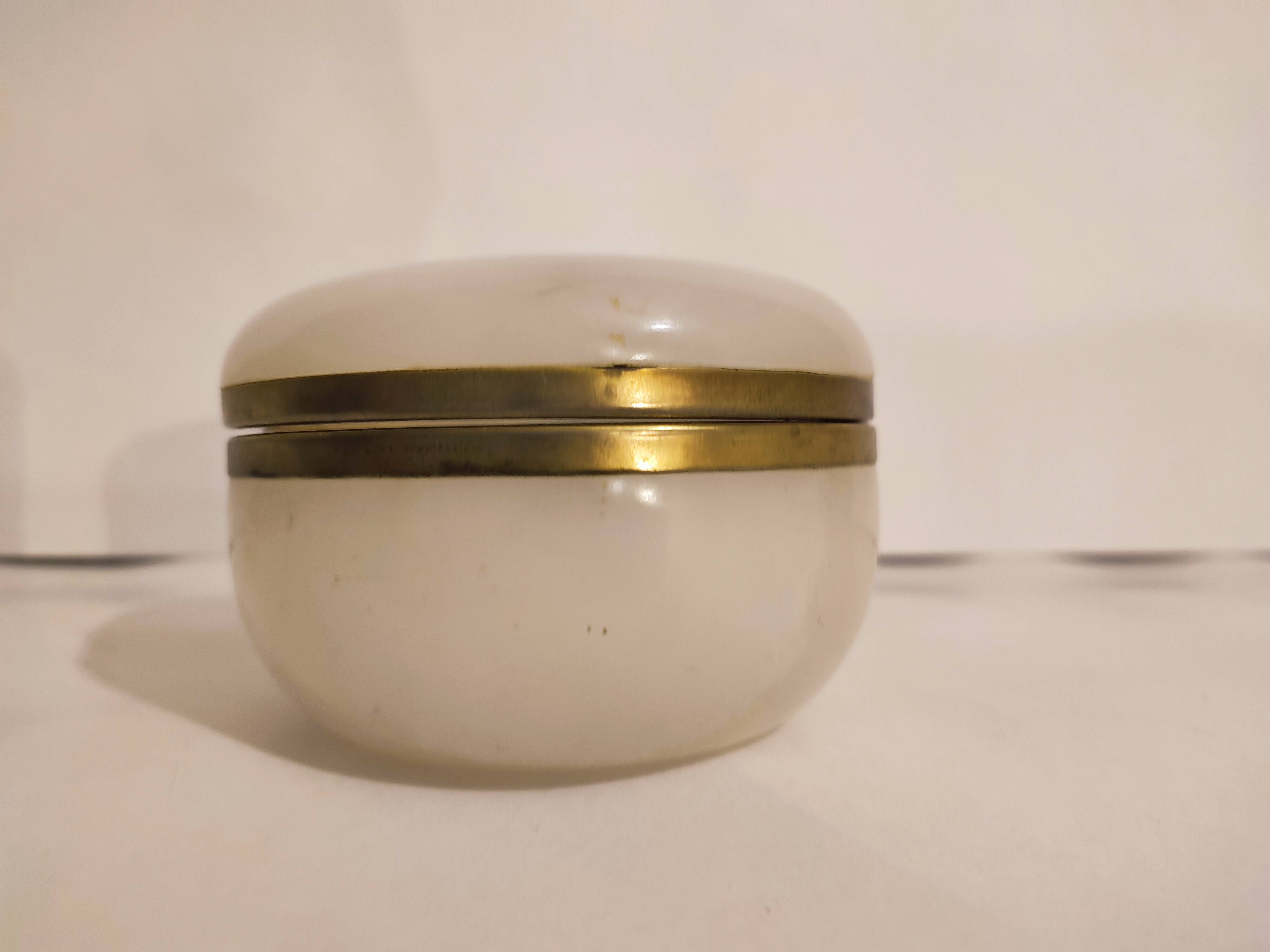 Round alabaster jewelry box