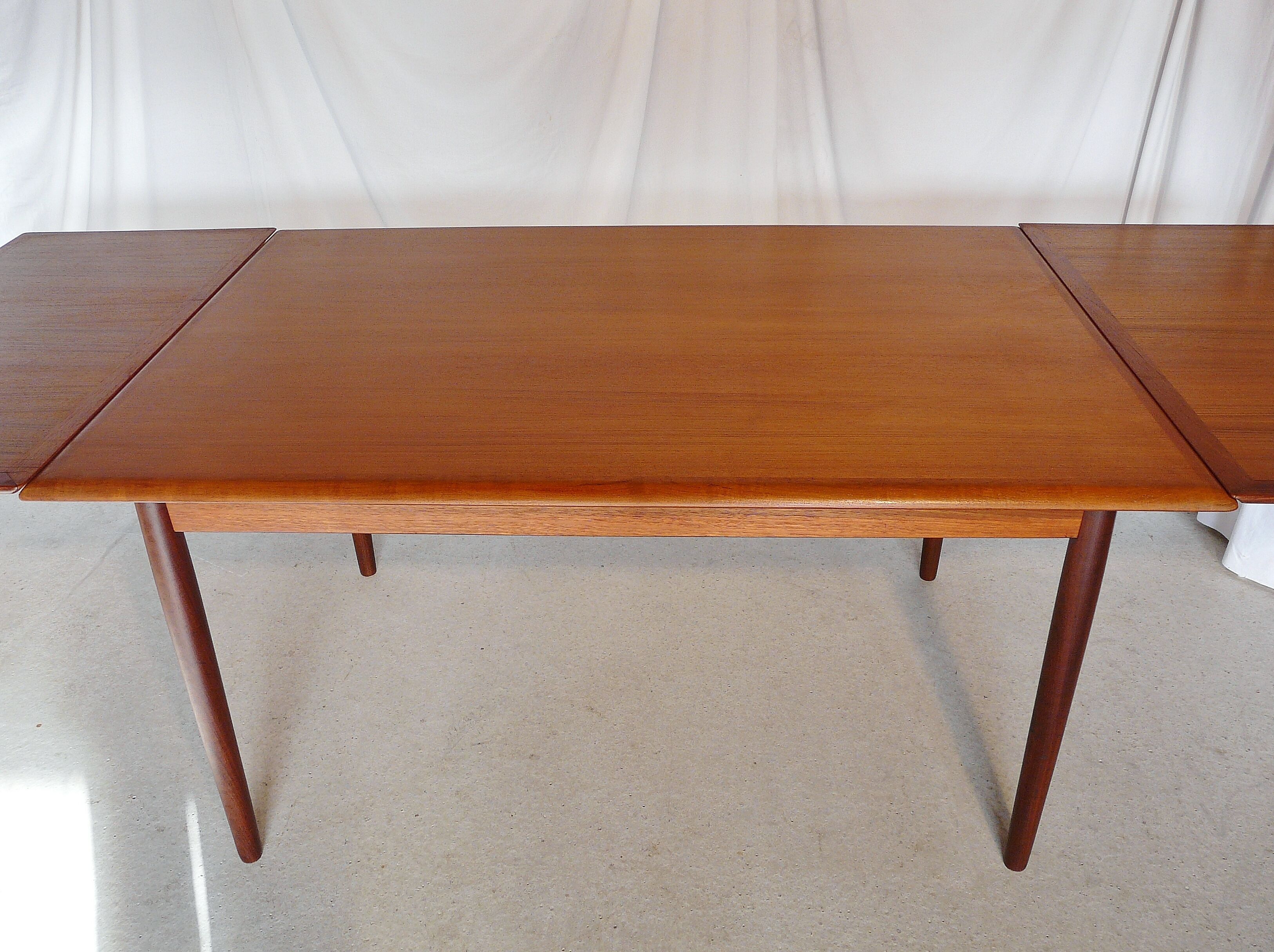 Danish teak H.P. Larsen extensible table