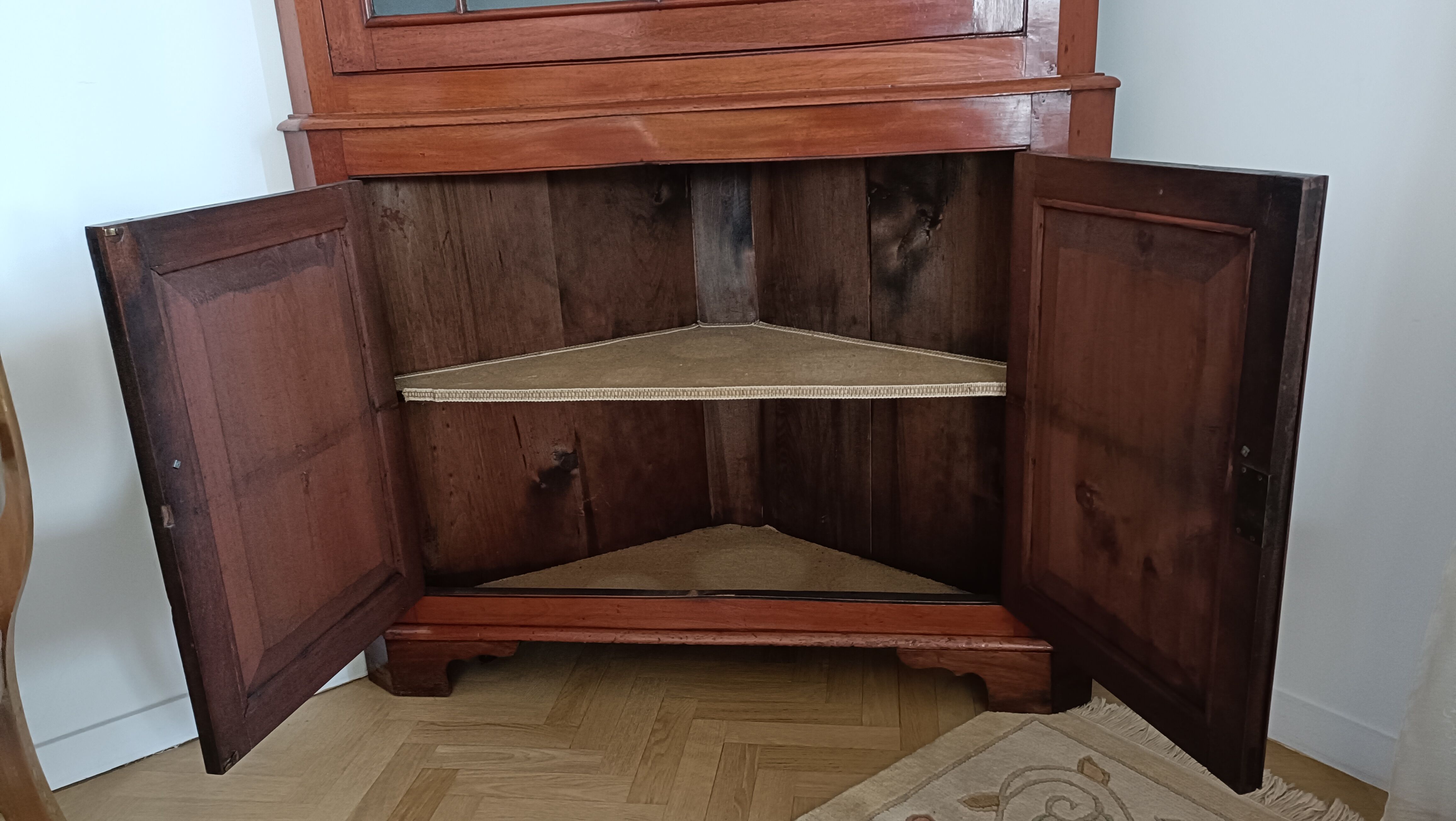 Corner cabinet, early 20th century corner display cabinet