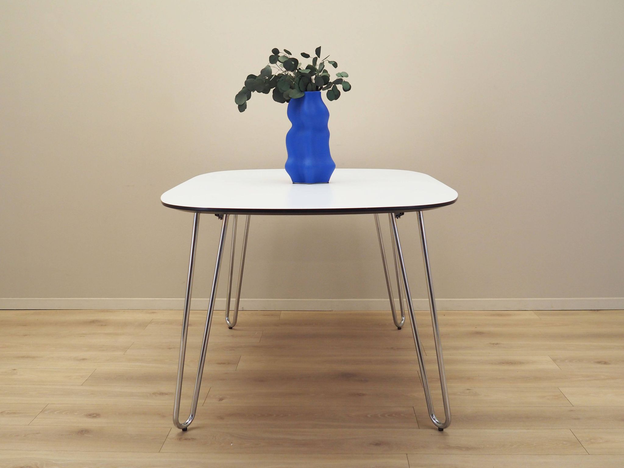 White table, Italian design, 1990s, production: Italy