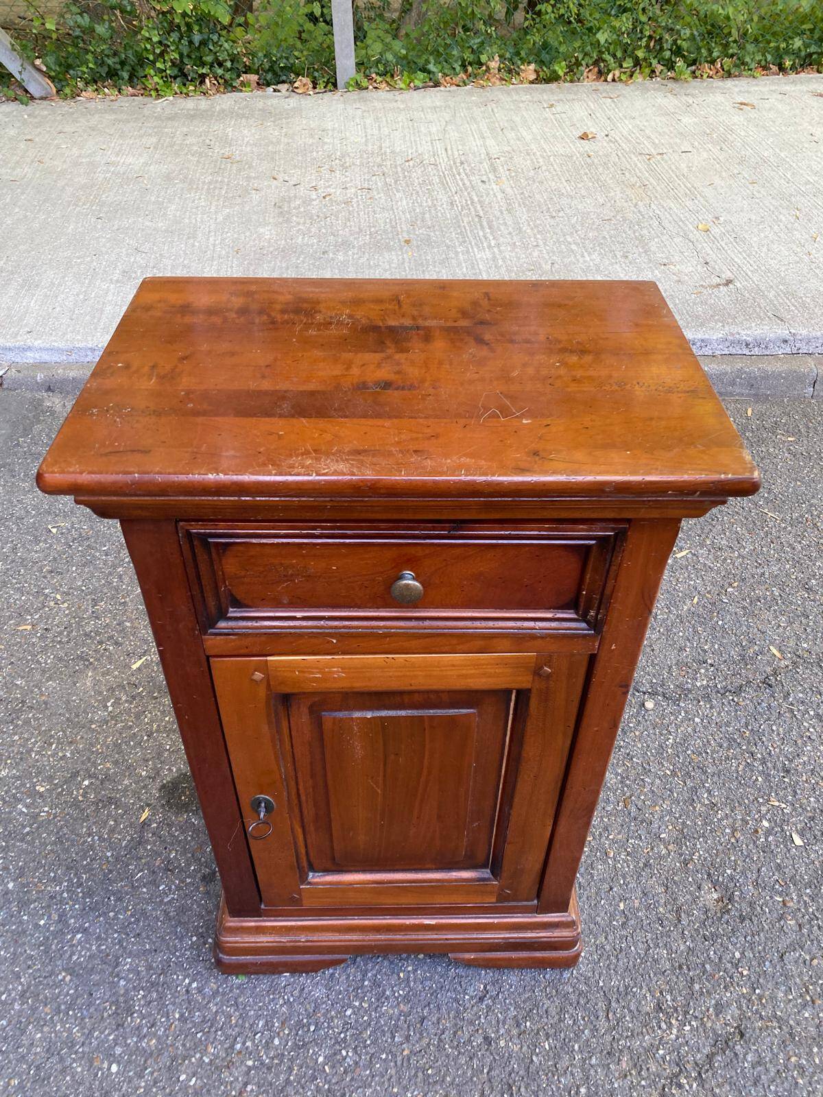 Nightstand, accent furniture in solid wood with drawer and door, 1980.