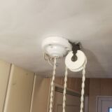 Suspension monte et baisse en opaline et porcelaine