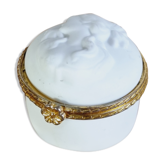 Cameo style biscuit pill box