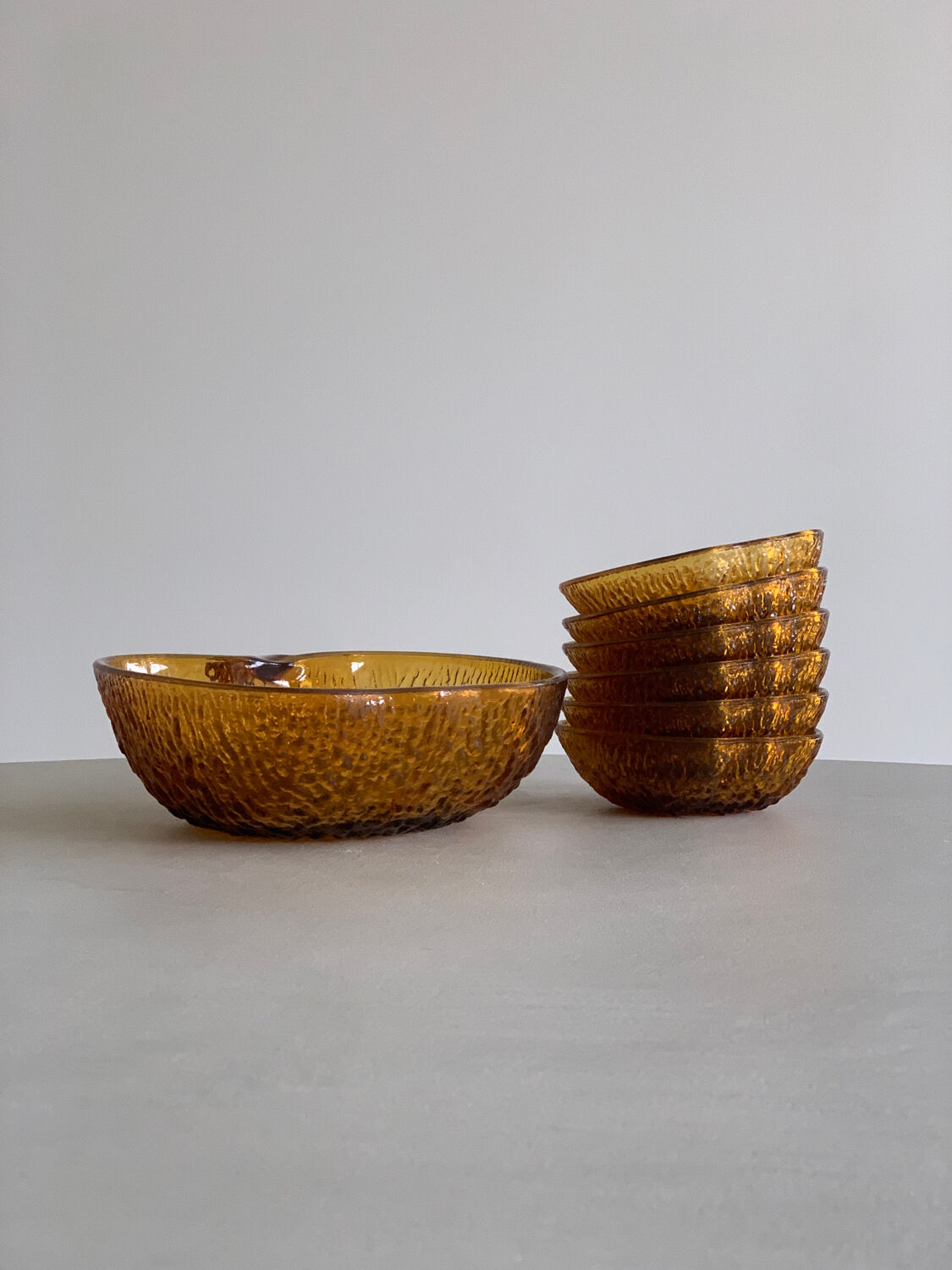 Apple salad bowl dessert service and 6 cups