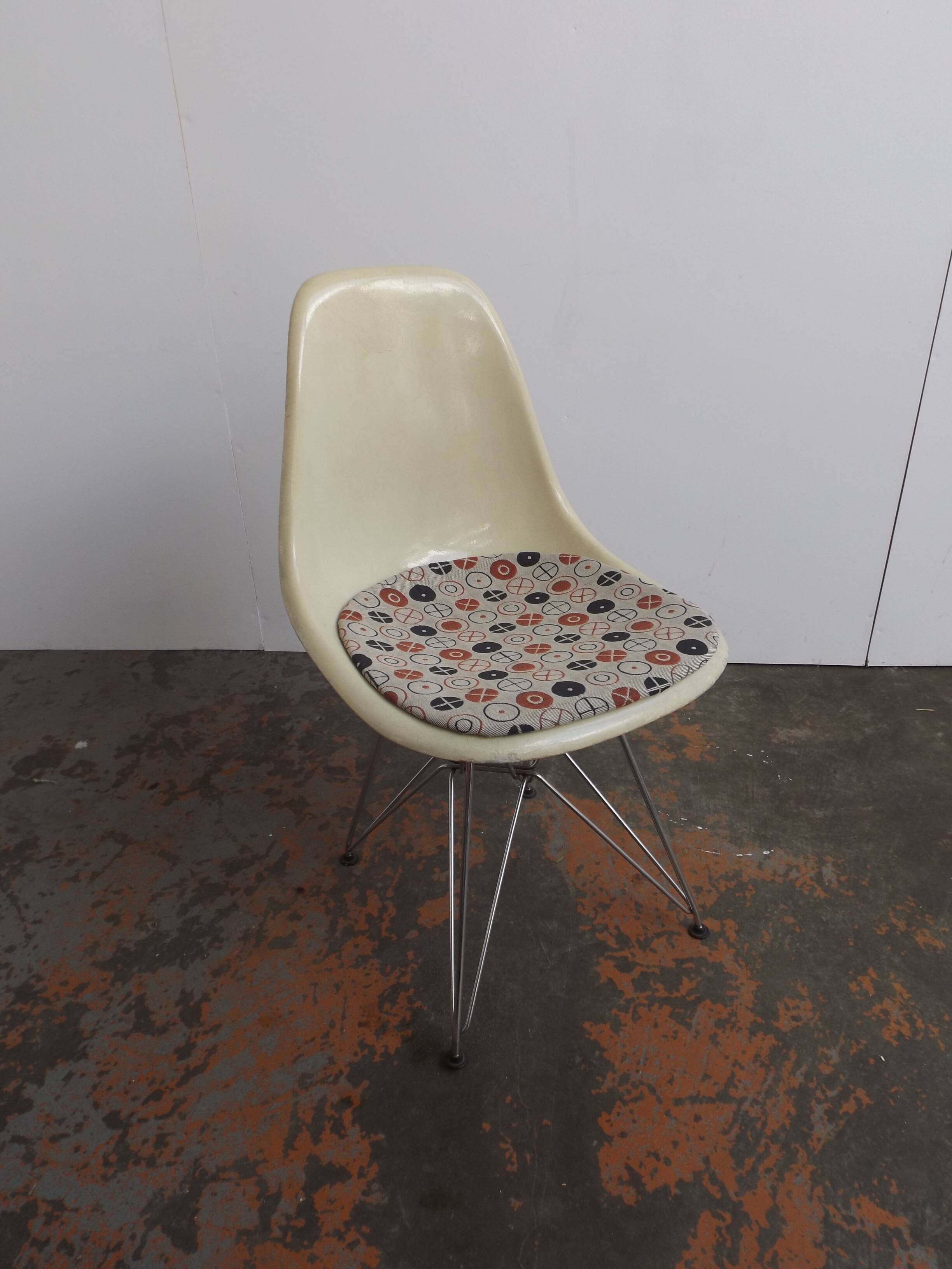 Eames Side chair Herman Miller