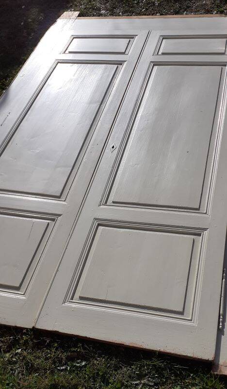Pair of double fronted cupboard doors H252xL4m