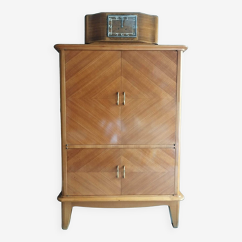 Belle armoire de rangement. .