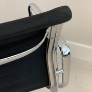 Fauteuil modèle 107 de Charles & Ray pour Vitra