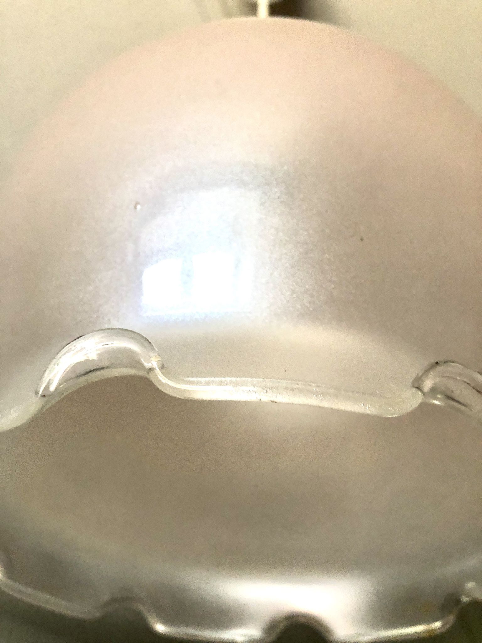 Suspension verre dépoli à volants rose nacré 1960
