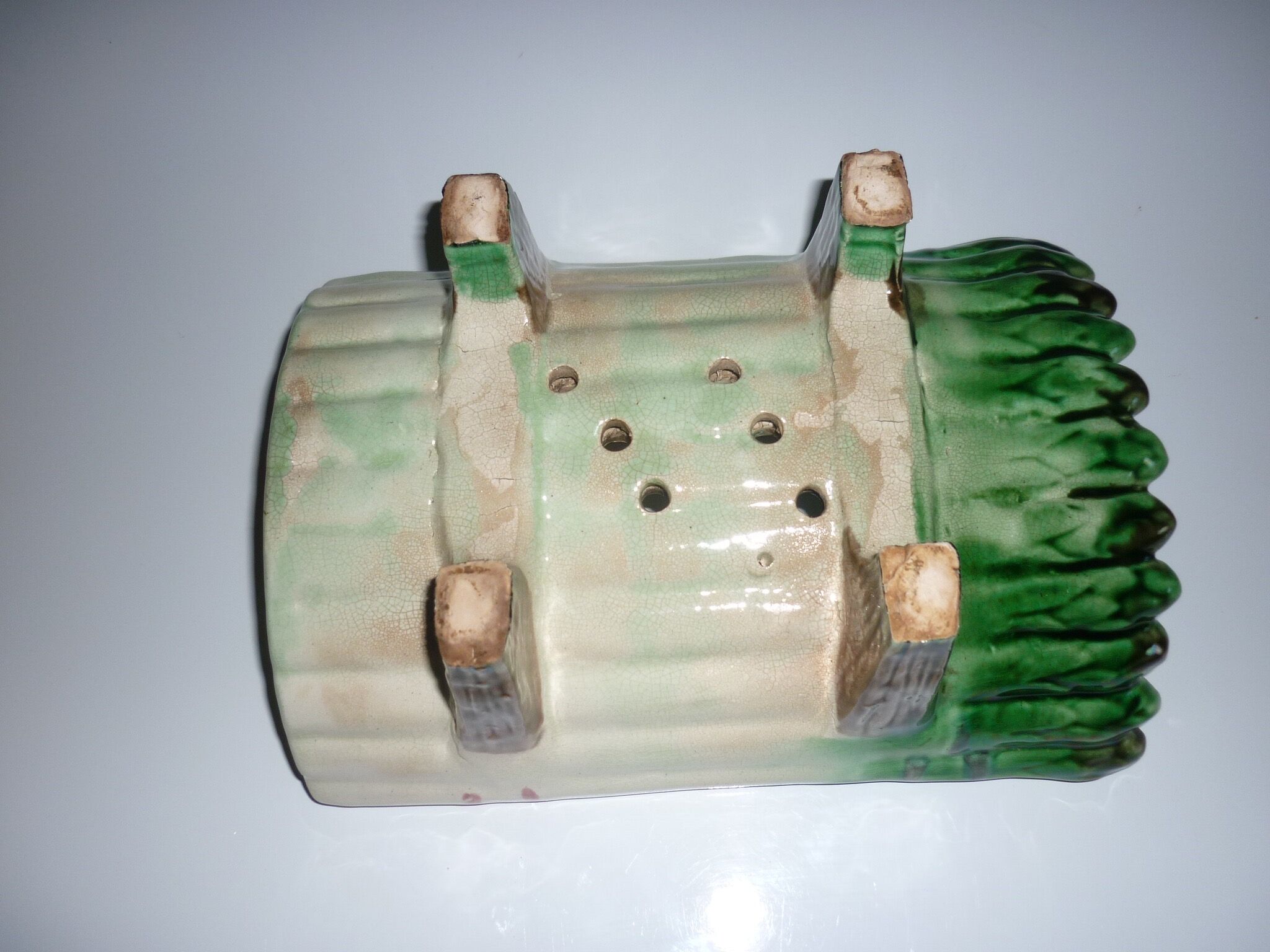 Ceramic asparagus dish