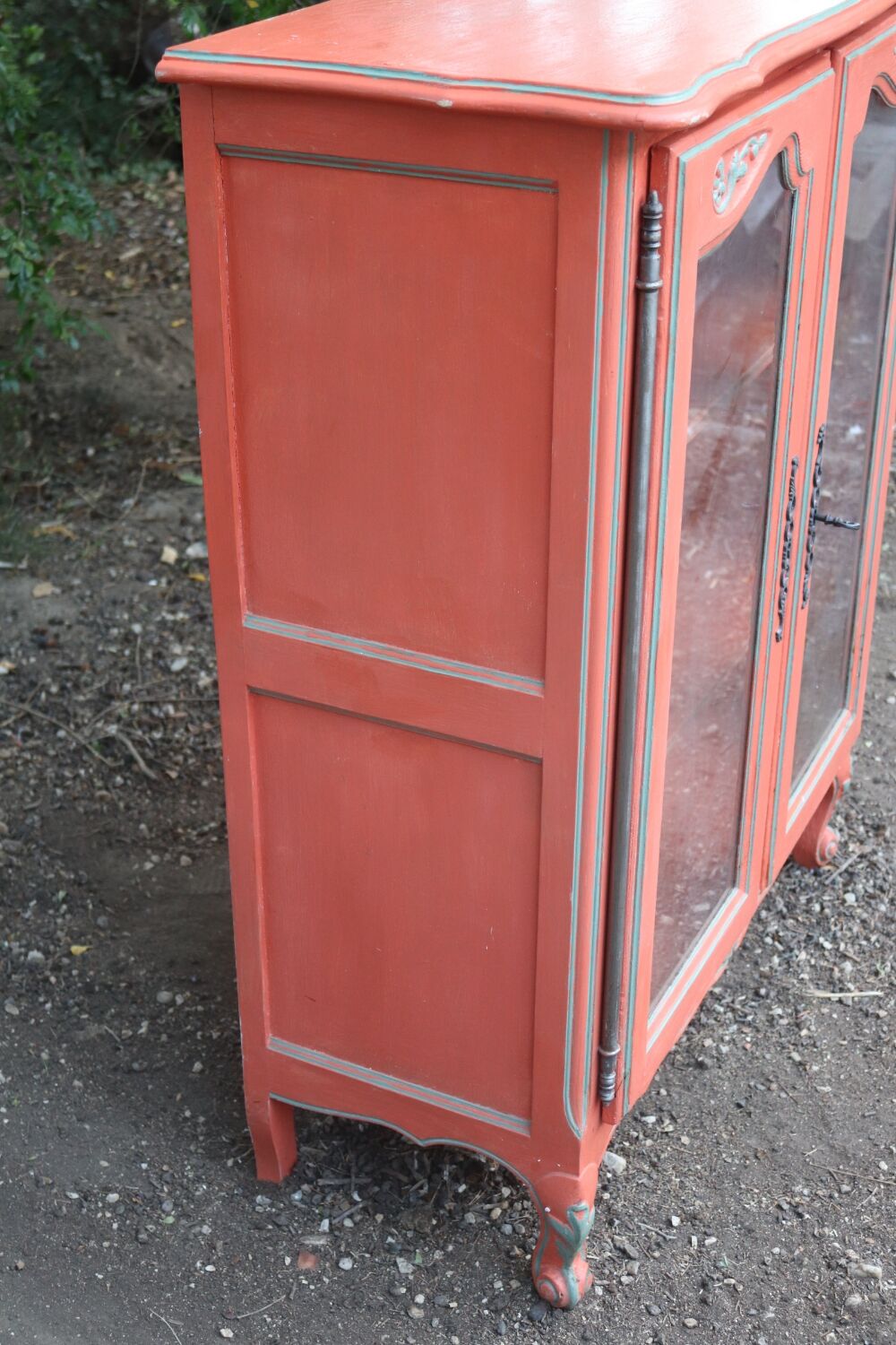 Buffet vitrine rouge terracota