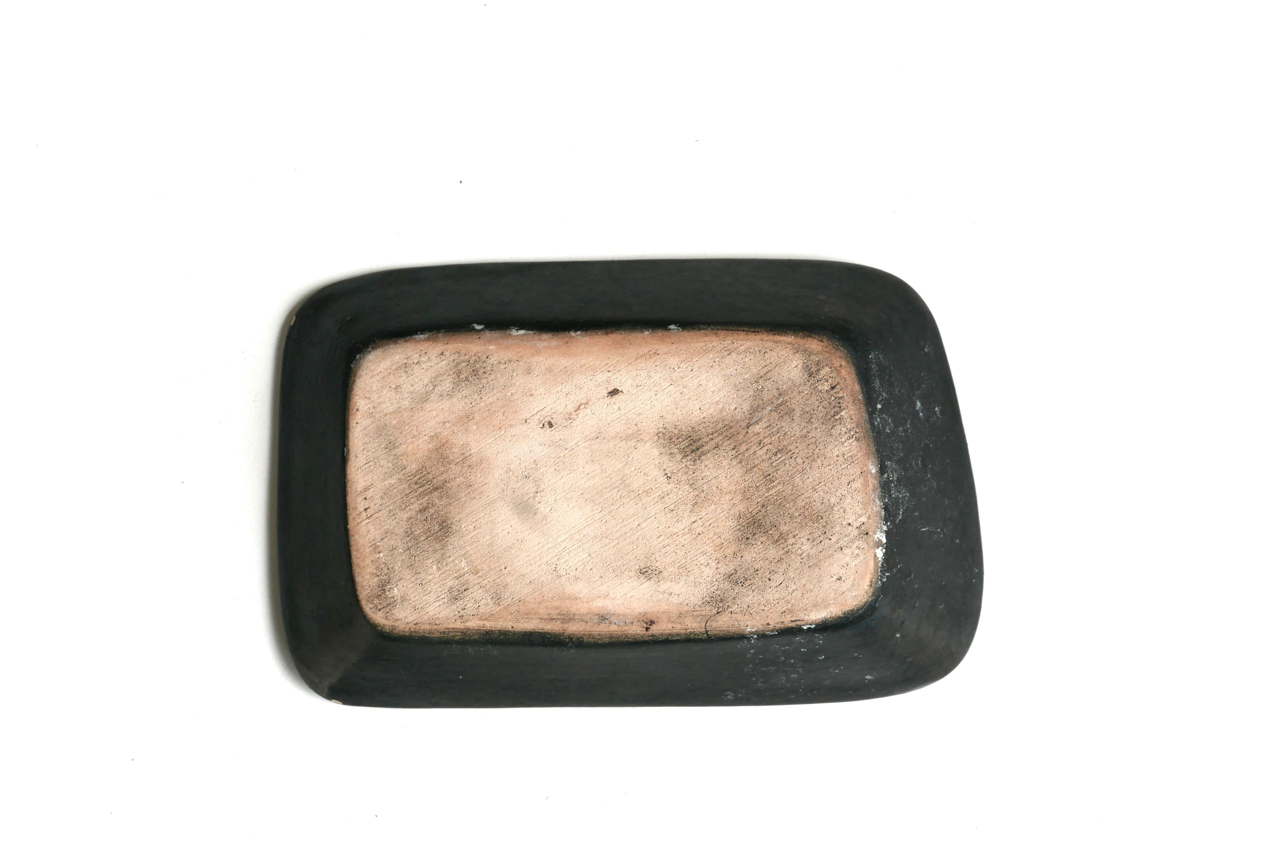 Vide poche en céramique noire, décor incisé, années 50
