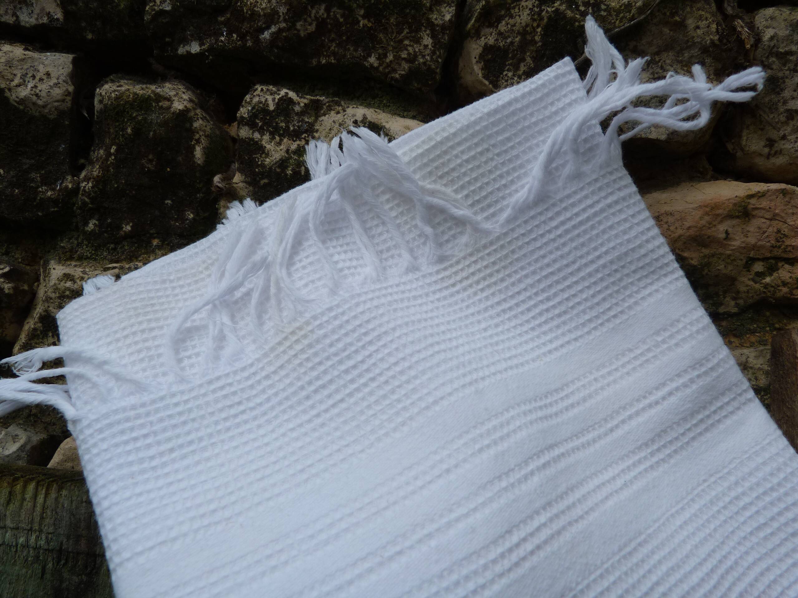 Old towel in white bee-niz cotton and red embroidery EM