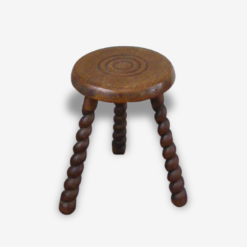 Tabouret en chene ancien, pieds tourné et motifs ciselés