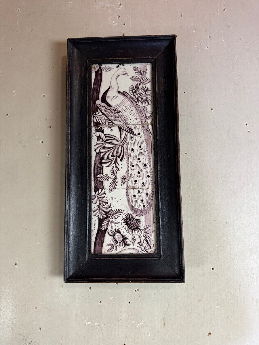 Trois carreaux de Delft manganèse formant un portrait de paon, XVIIIème siècle