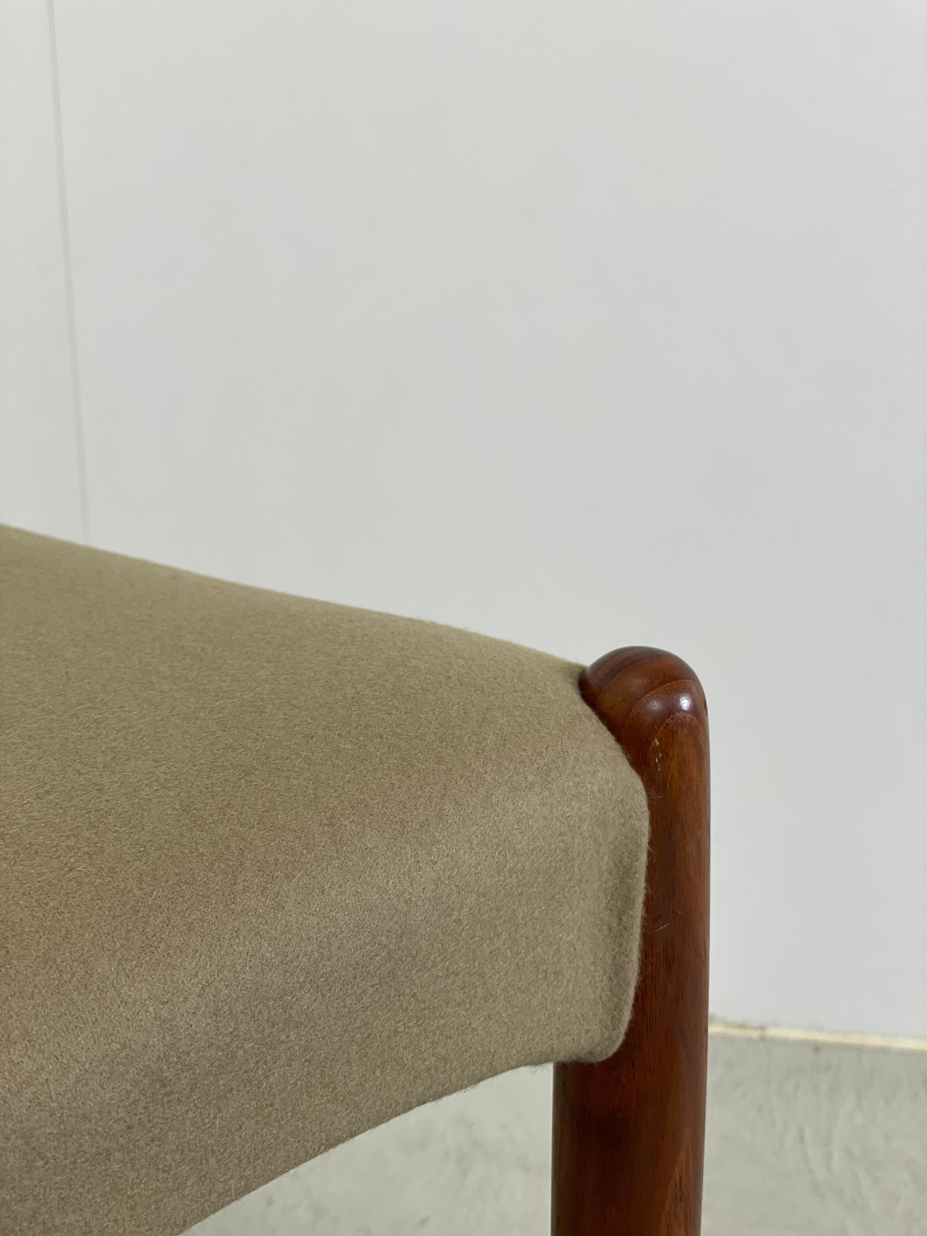 Danish MidCentury Dining Chair Model 142 by Bernt Petersen, 1960