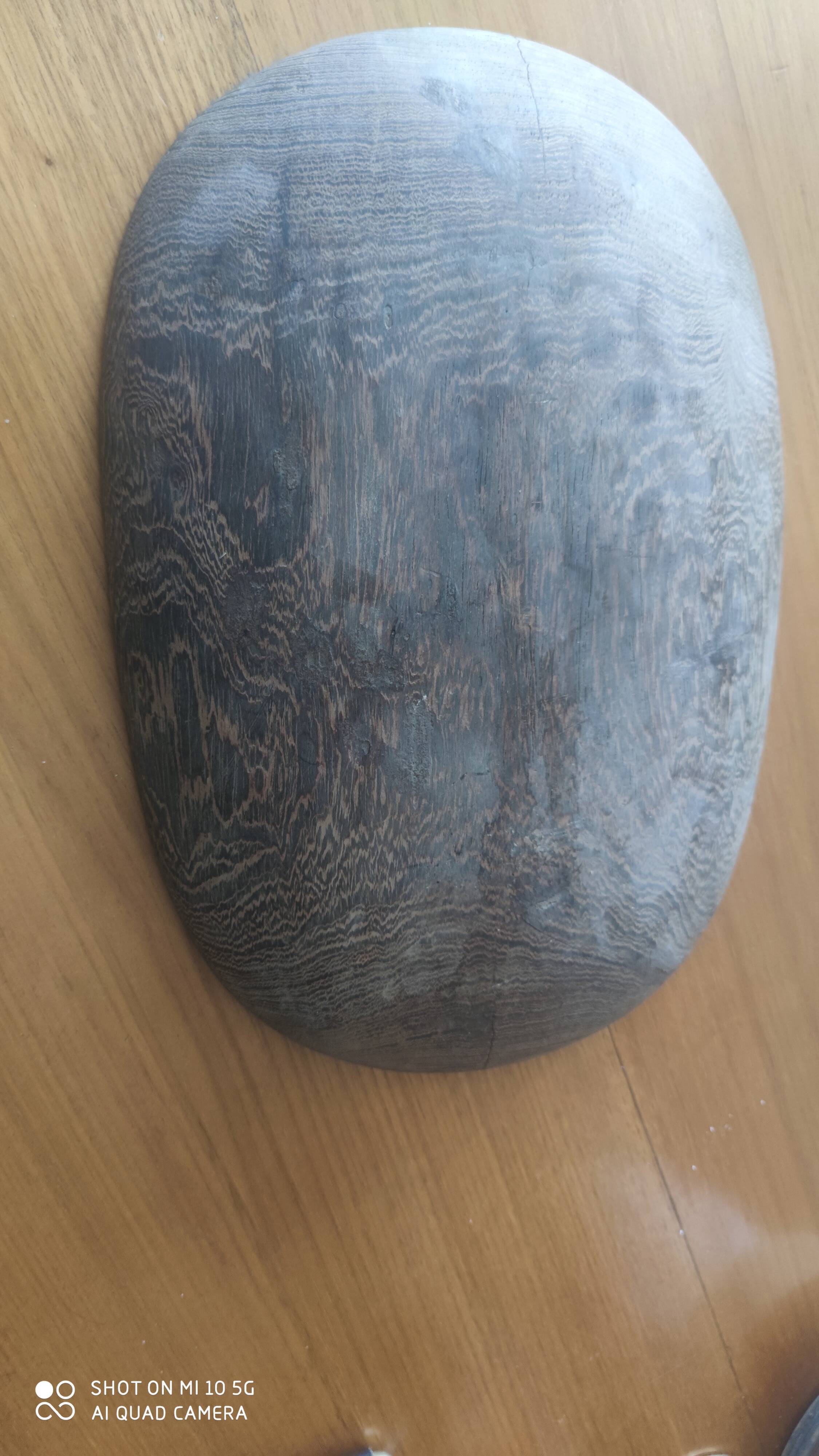 Wenge carved single-piece platter with fish decoration