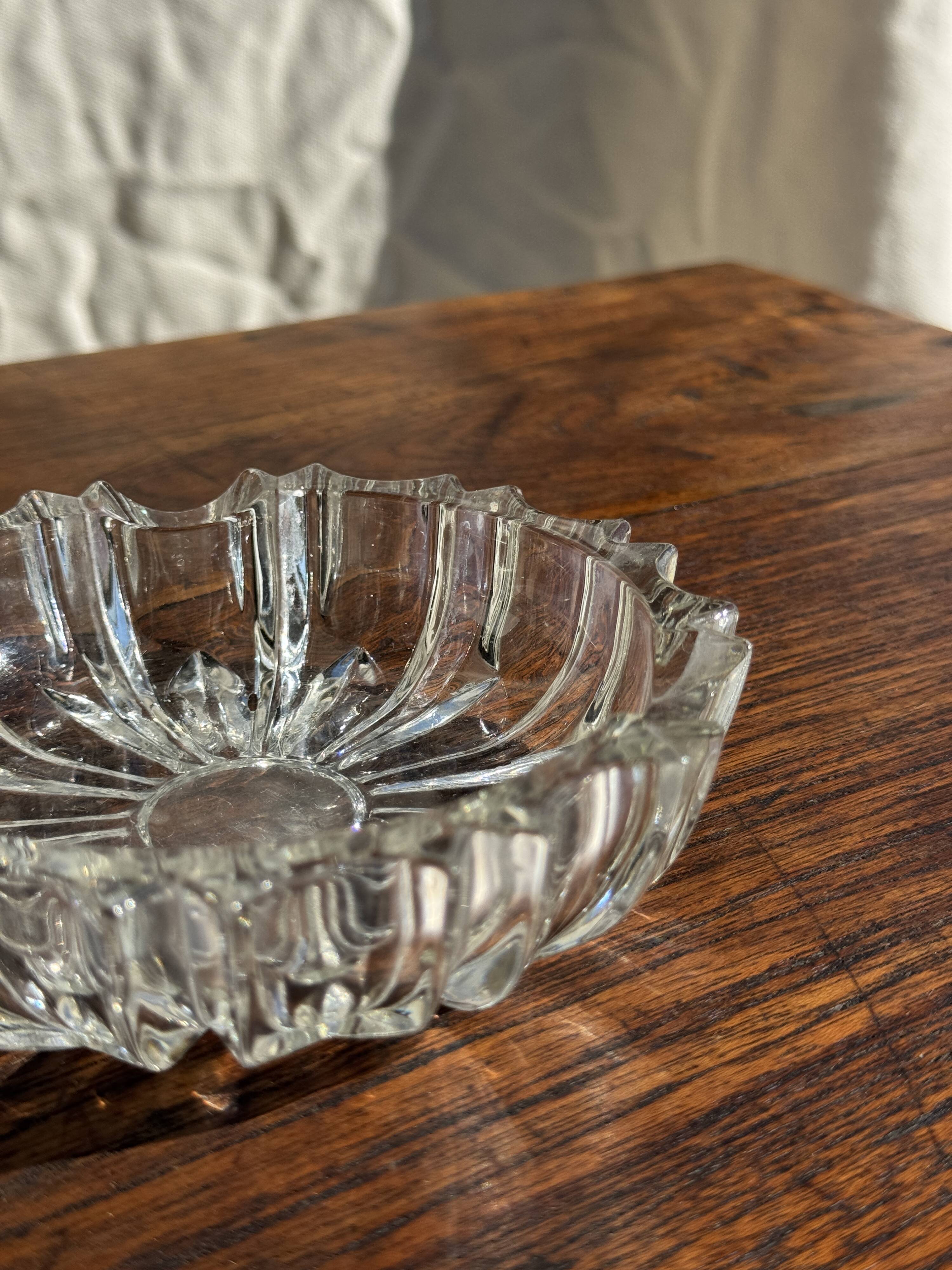 Vintage glass ashtray with scalloped edge D13 H3.5