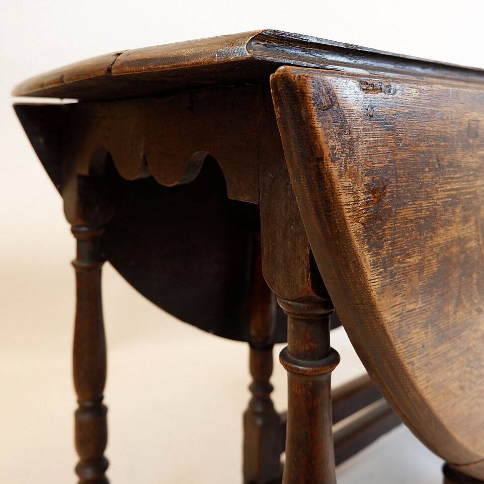 19th century English drop-leaf table with turned legs