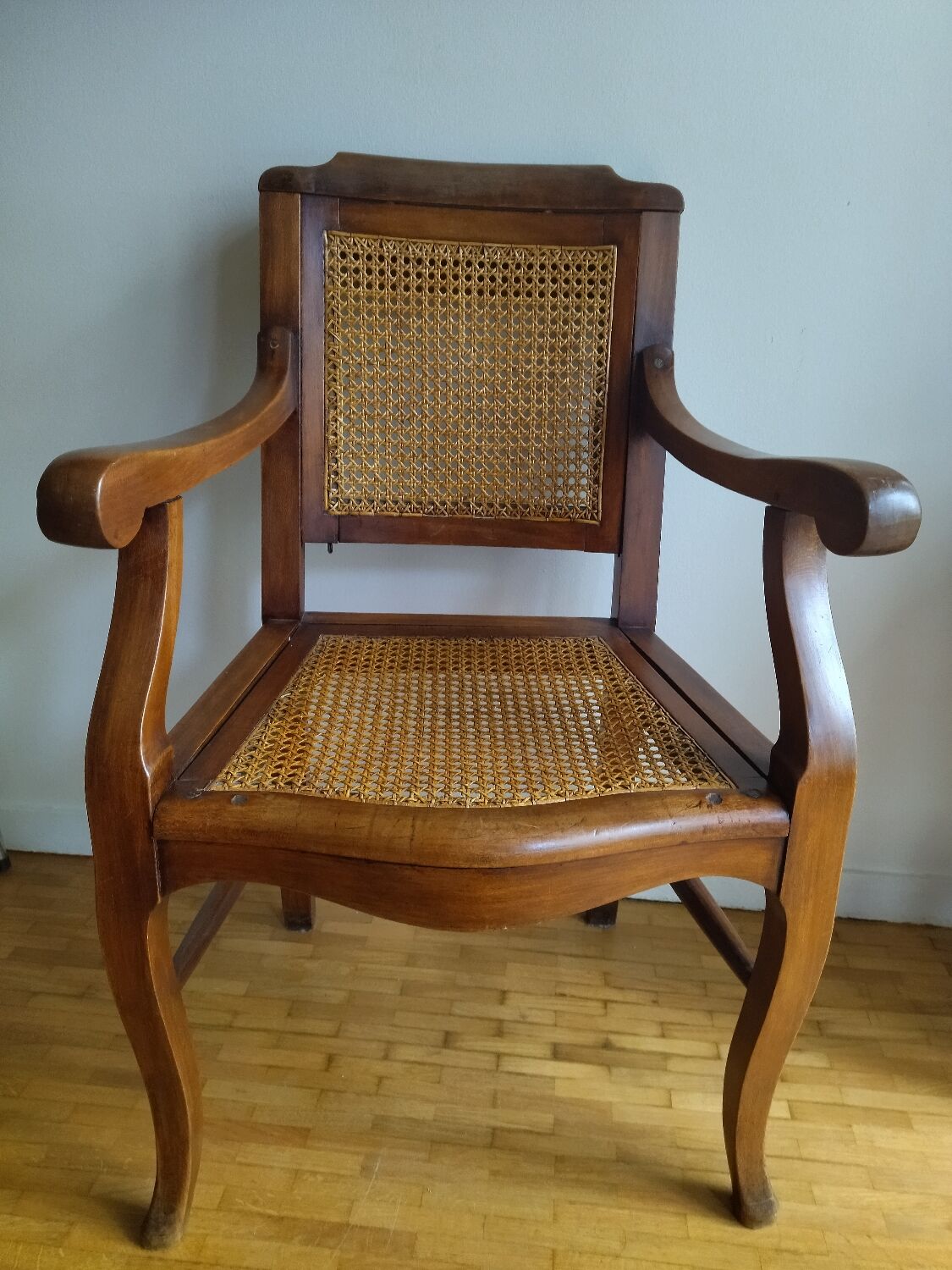 Fauteuil barbier noyer et canage Paris